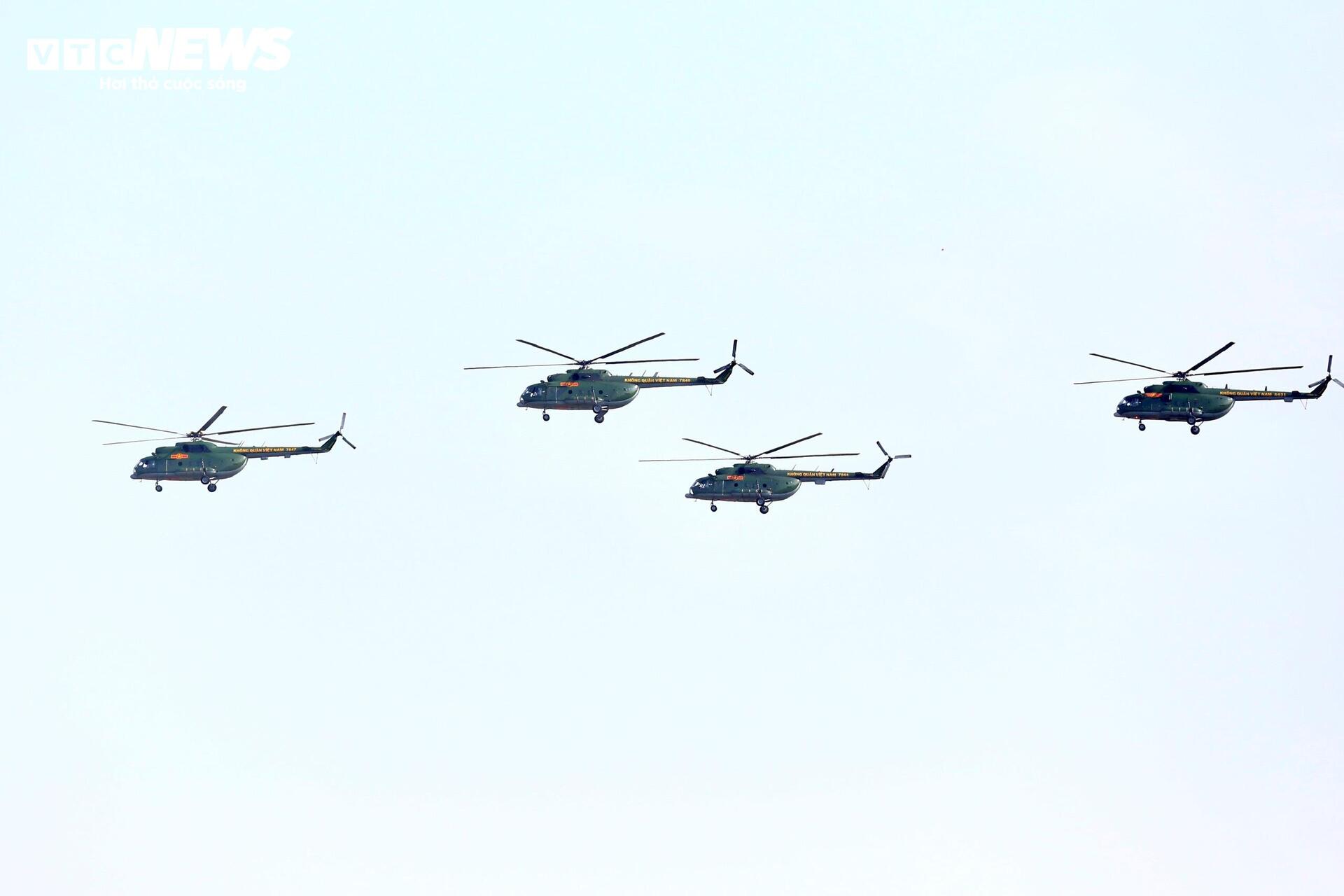 Phi đội trực thăng sẵn sàng cho kỷ niệm 50 năm Giải phóng Miền Nam - Ảnh 11.
