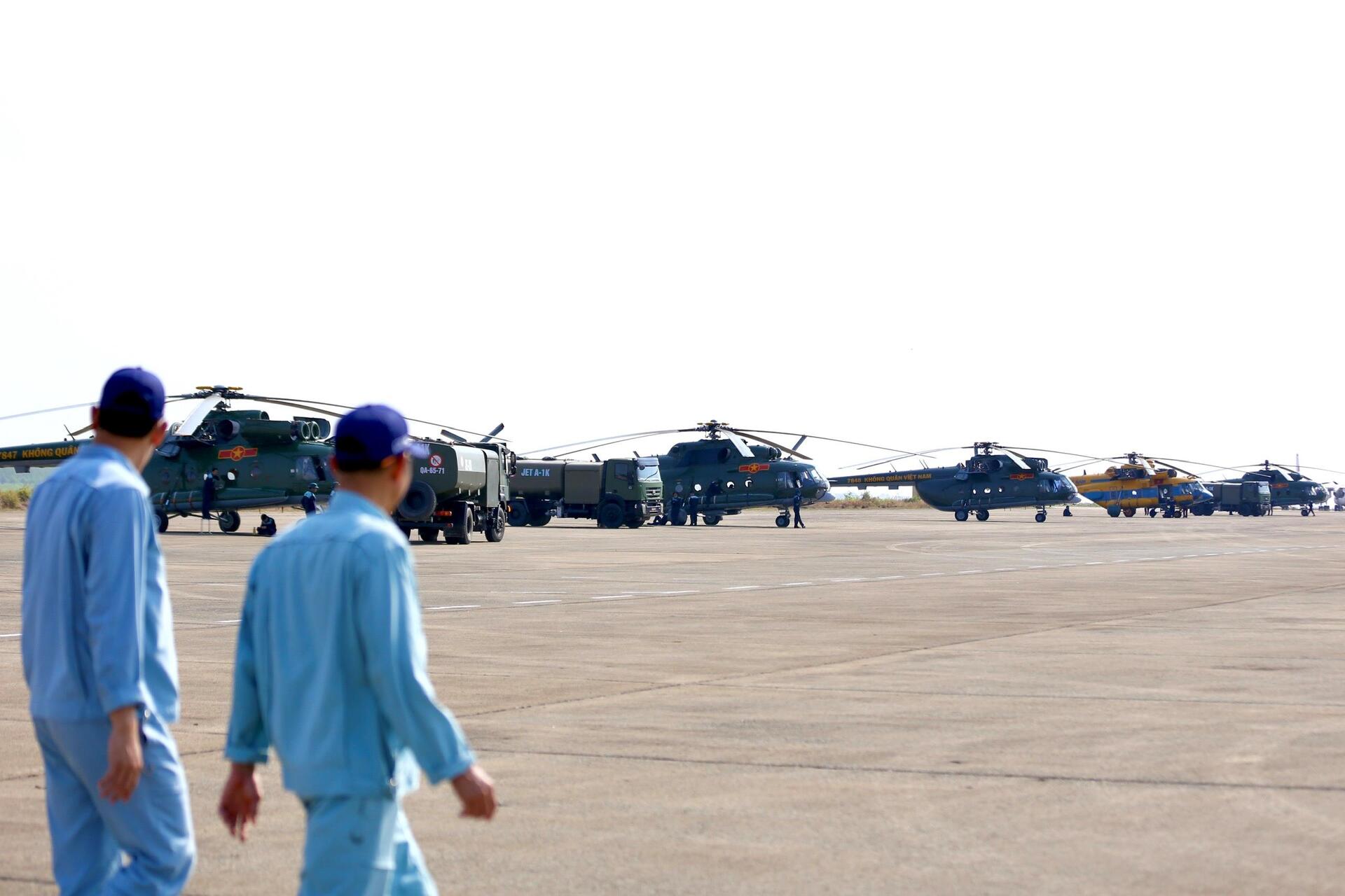 Phi đội trực thăng sẵn sàng cho kỷ niệm 50 năm Giải phóng Miền Nam - Ảnh 1.