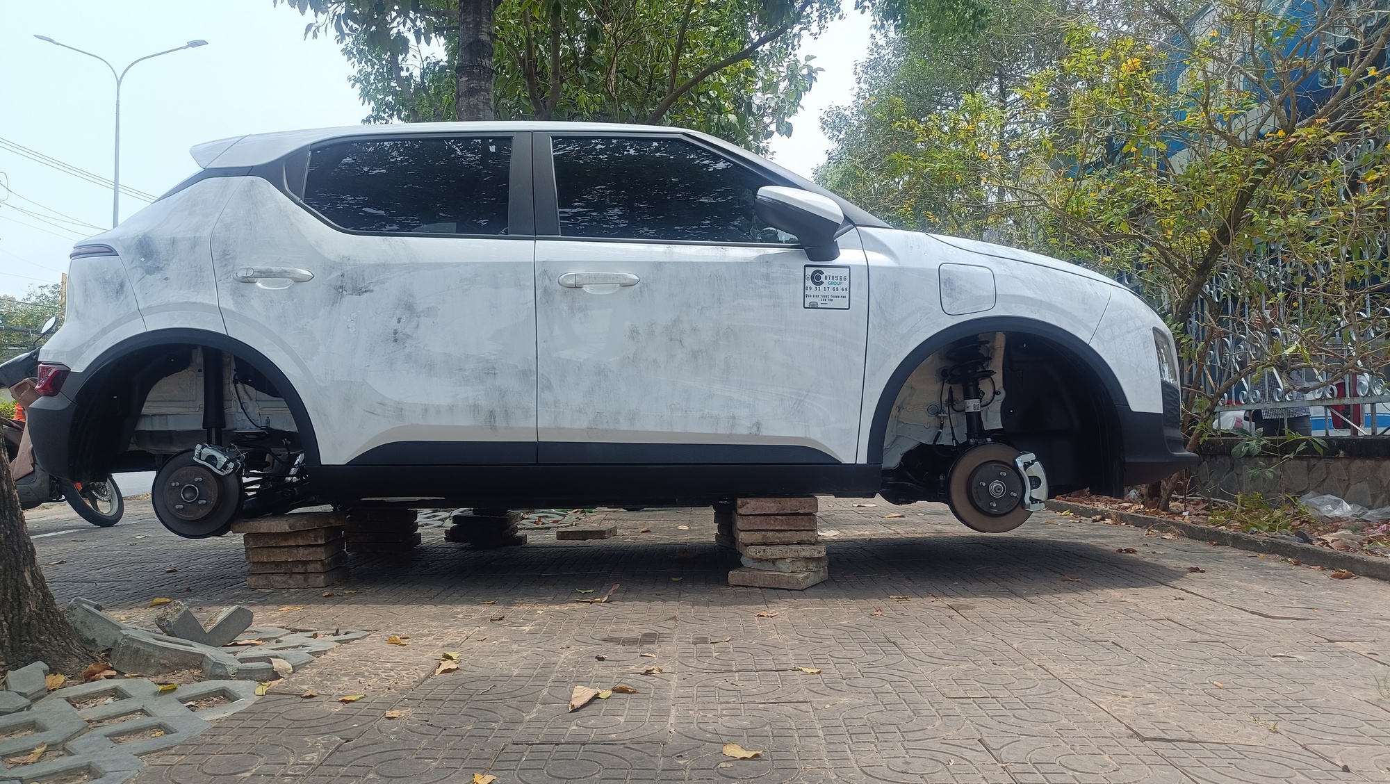 &Ocirc; t&ocirc; mới mua đậu vỉa h&egrave; tại Bạc Li&ecirc;u bất ngờ mất cả 4 b&aacute;nh qua đ&ecirc;m - Ảnh 1.