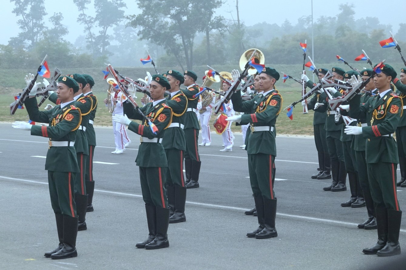 Đại tướng Phan Văn Giang thị sát diễu binh kỷ niệm 50 năm thống nhất - Ảnh 4.