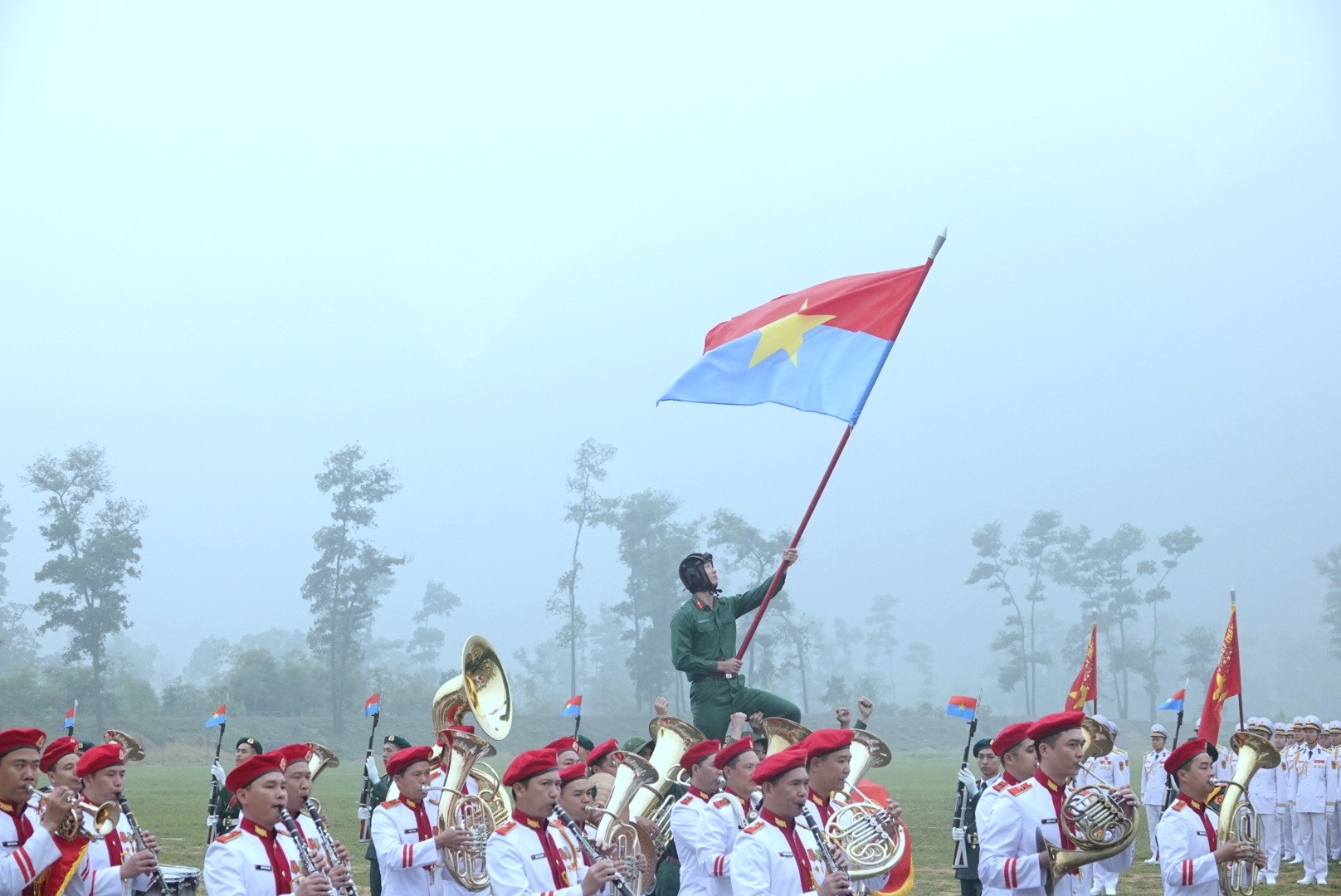 Đại tướng Phan Văn Giang thị sát diễu binh kỷ niệm 50 năm thống nhất - Ảnh 6.