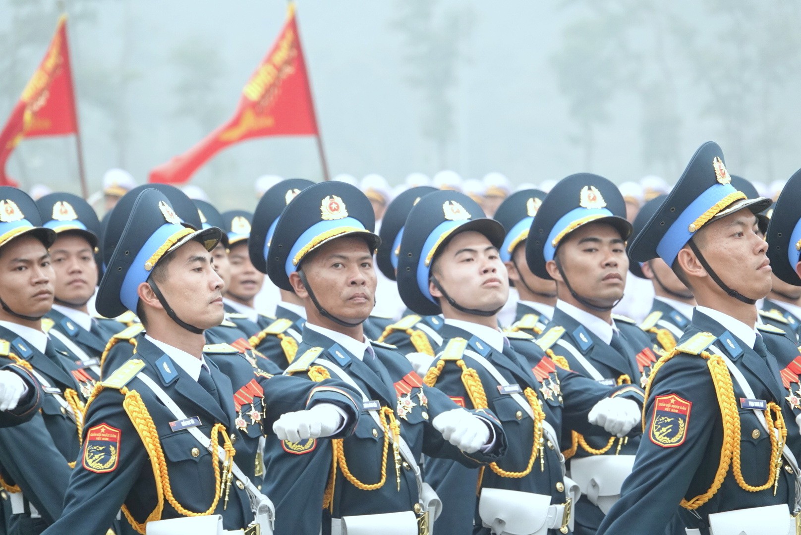 Đại tướng Phan Văn Giang thị sát diễu binh kỷ niệm 50 năm thống nhất - Ảnh 8.