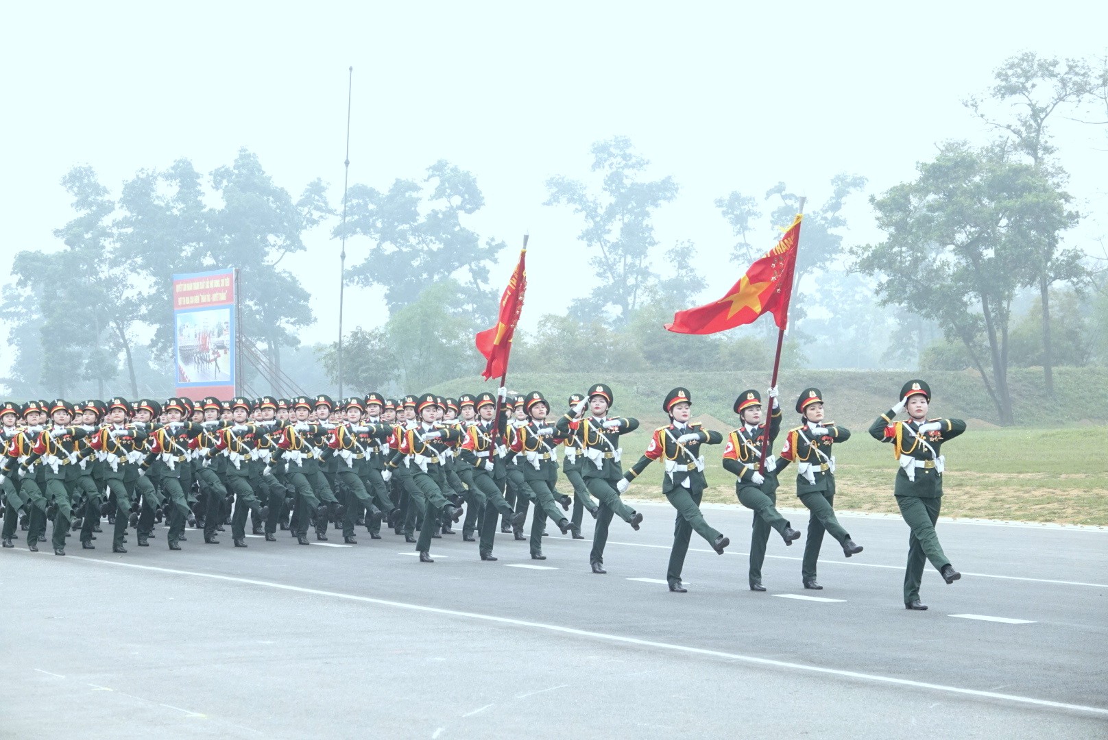 Đại tướng Phan Văn Giang thị sát diễu binh kỷ niệm 50 năm thống nhất - Ảnh 11.