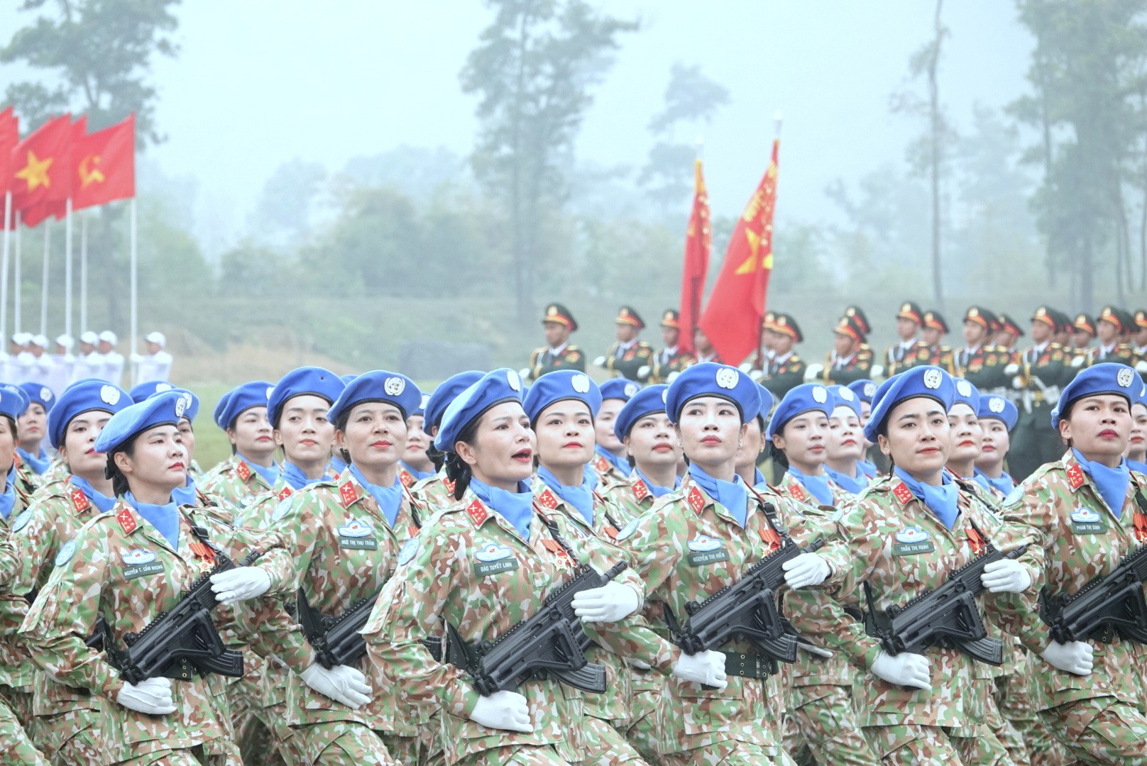 Đại tướng Phan Văn Giang thị sát diễu binh kỷ niệm 50 năm thống nhất - Ảnh 17.