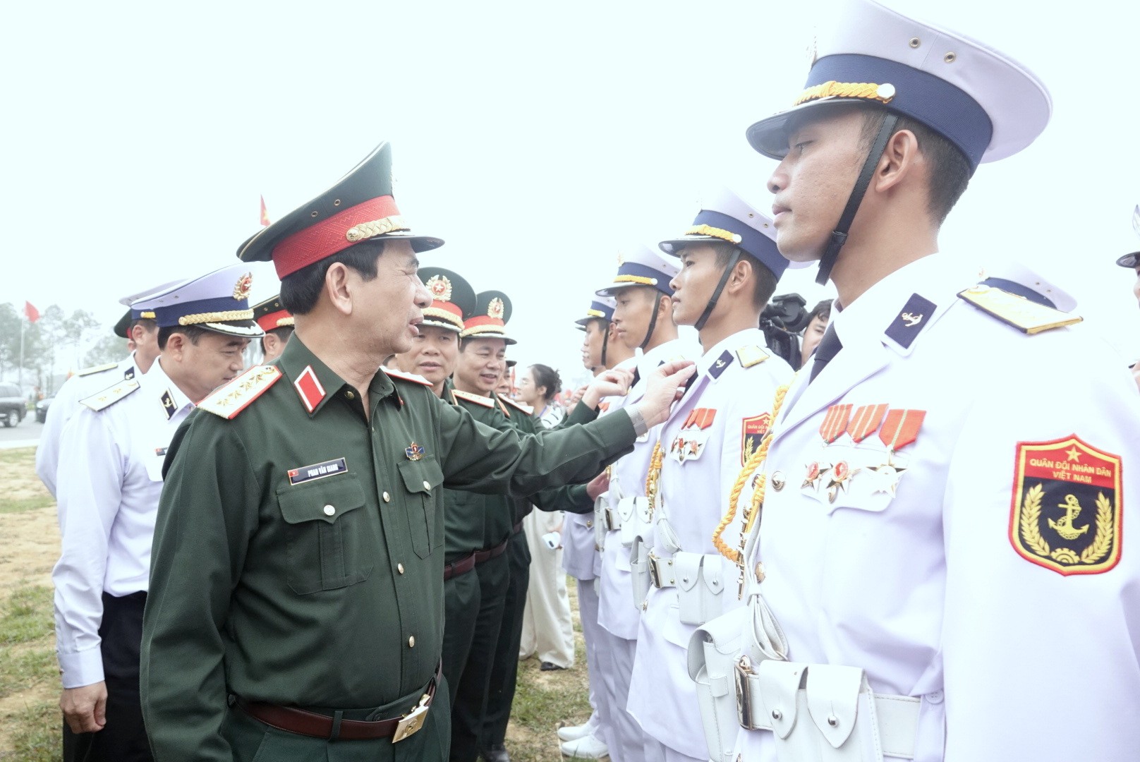 Đại tướng Phan Văn Giang thị sát diễu binh kỷ niệm 50 năm thống nhất - Ảnh 23.