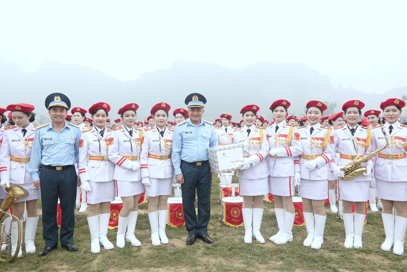 Đại tướng Phan Văn Giang thị sát diễu binh kỷ niệm 50 năm thống nhất - Ảnh 30.