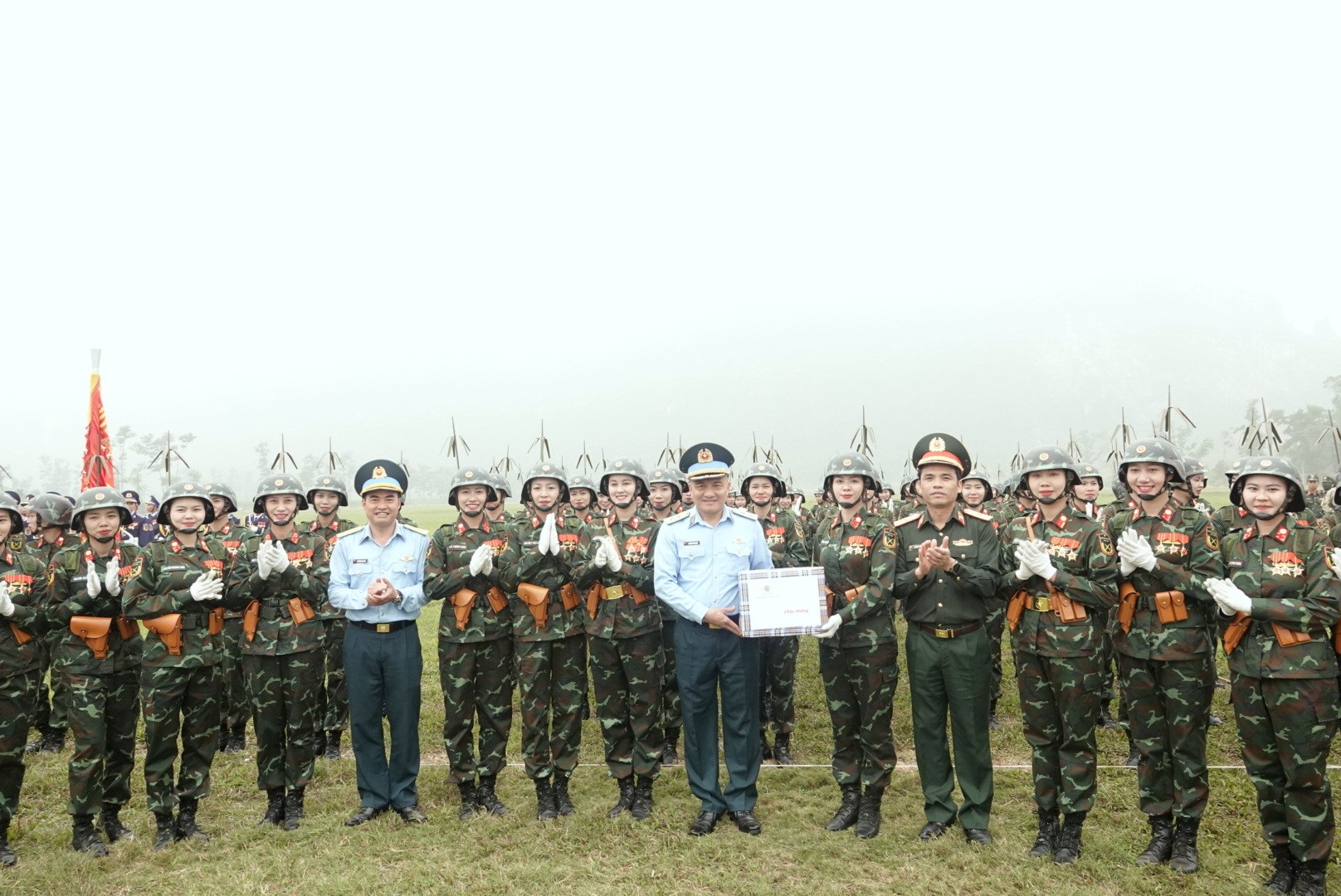 Đại tướng Phan Văn Giang thị sát diễu binh kỷ niệm 50 năm thống nhất - Ảnh 29.