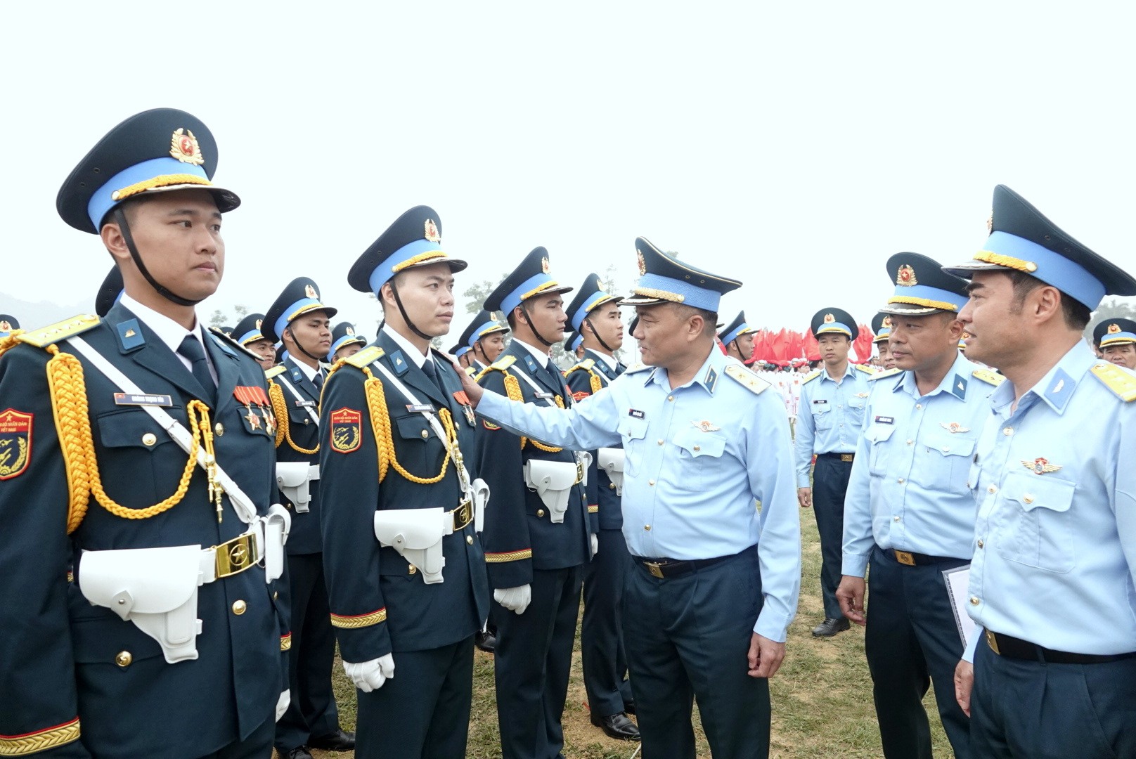 Đại tướng Phan Văn Giang thị sát diễu binh kỷ niệm 50 năm thống nhất - Ảnh 28.