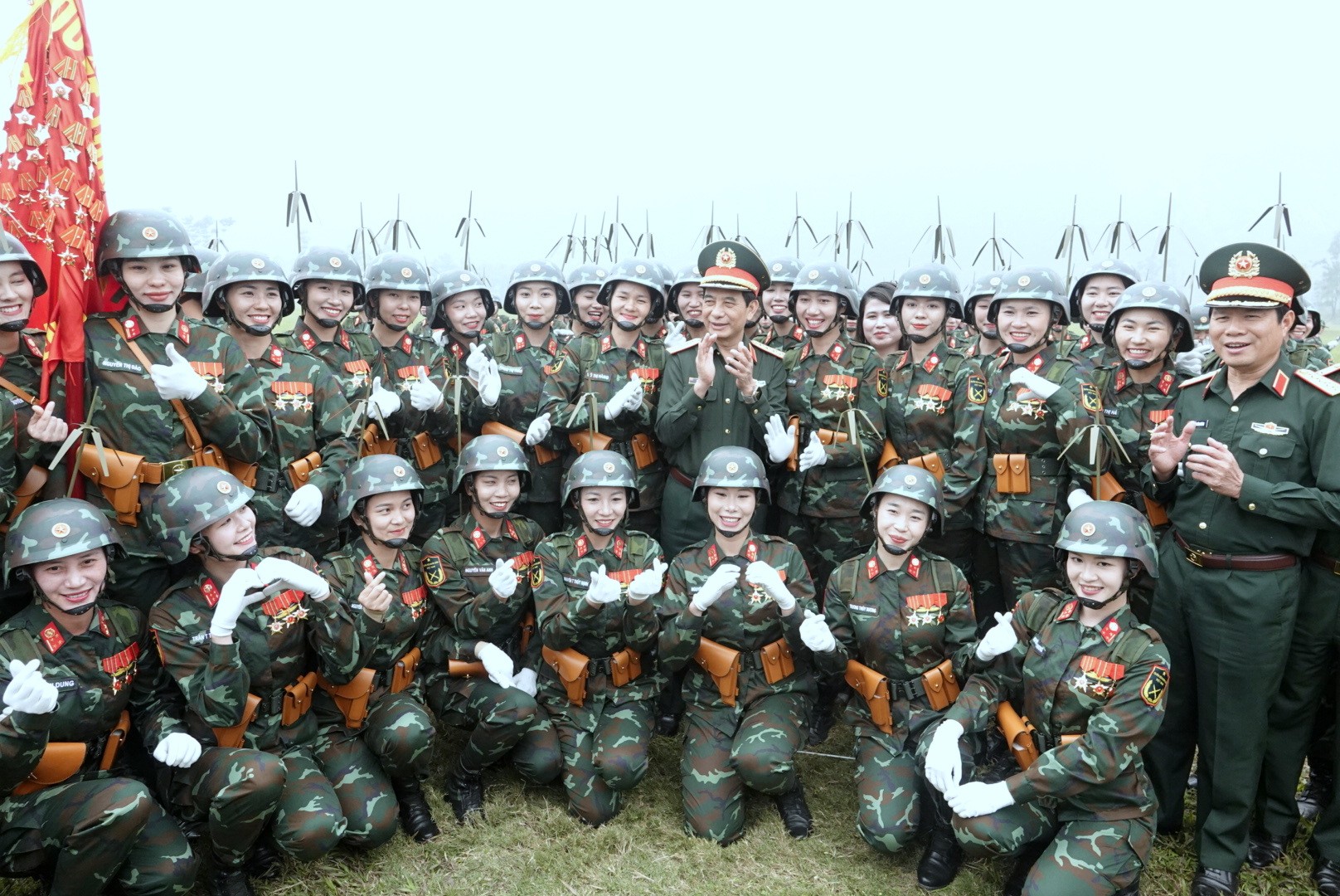 Đại tướng Phan Văn Giang thị sát diễu binh kỷ niệm 50 năm thống nhất - Ảnh 1.