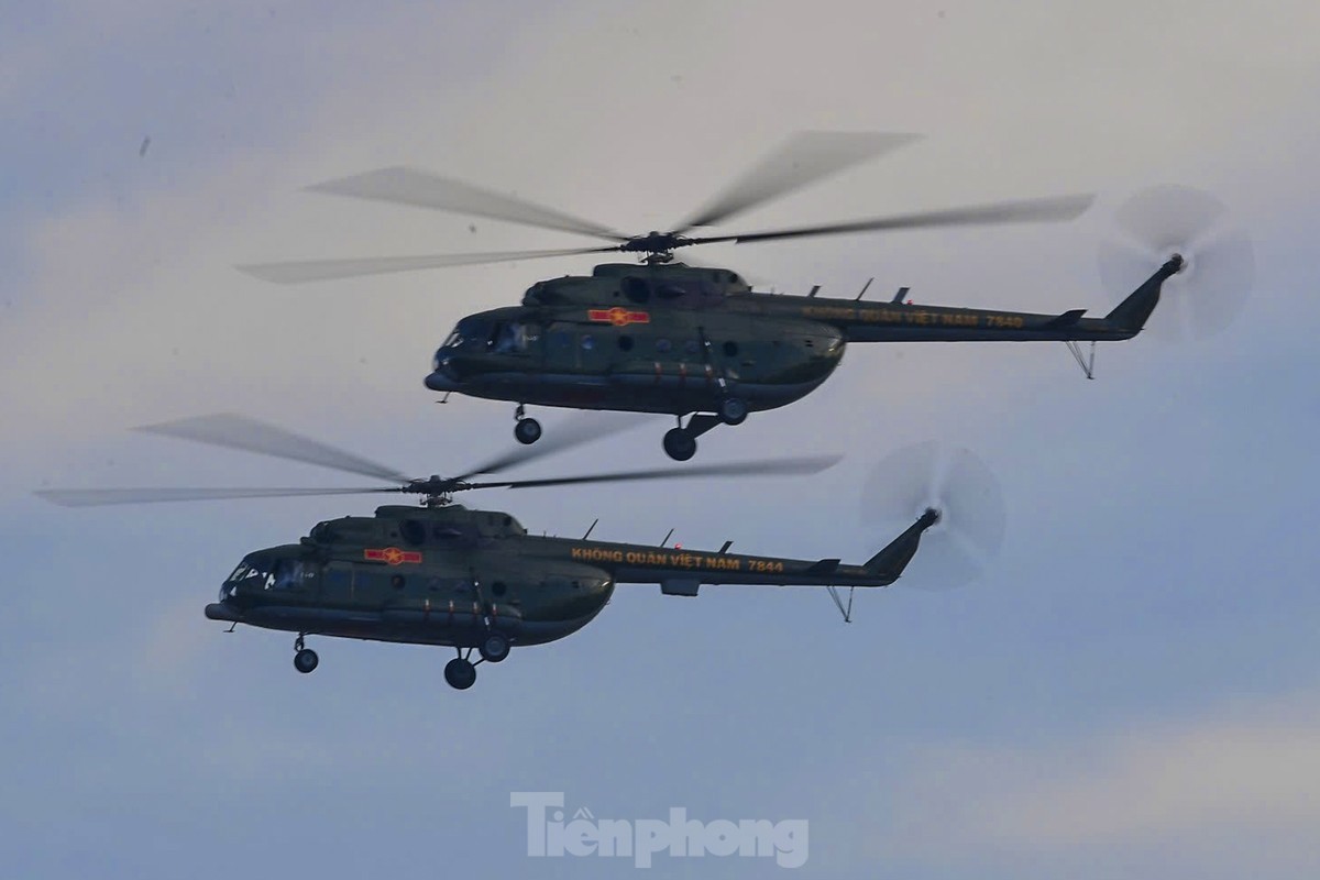 Hợp luyện đội hình trực thăng , Yak - 130 và su - 30 mk2 tại Đồng Nai - Ảnh 4. Hợp luyện đội hình trực thăng , Yak - 130 và su - 30 mk2 tại Đồng Nai - Ảnh 4.