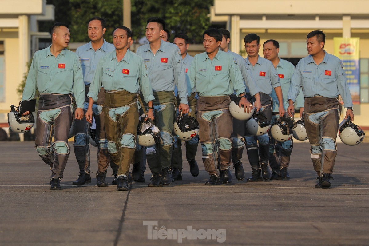 Hợp luyện đội hình trực thăng , Yak - 130 và su - 30 mk2 tại Đồng Nai - Ảnh 23. Hợp luyện đội hình trực thăng , Yak - 130 và su - 30 mk2 tại Đồng Nai - Ảnh 23.
