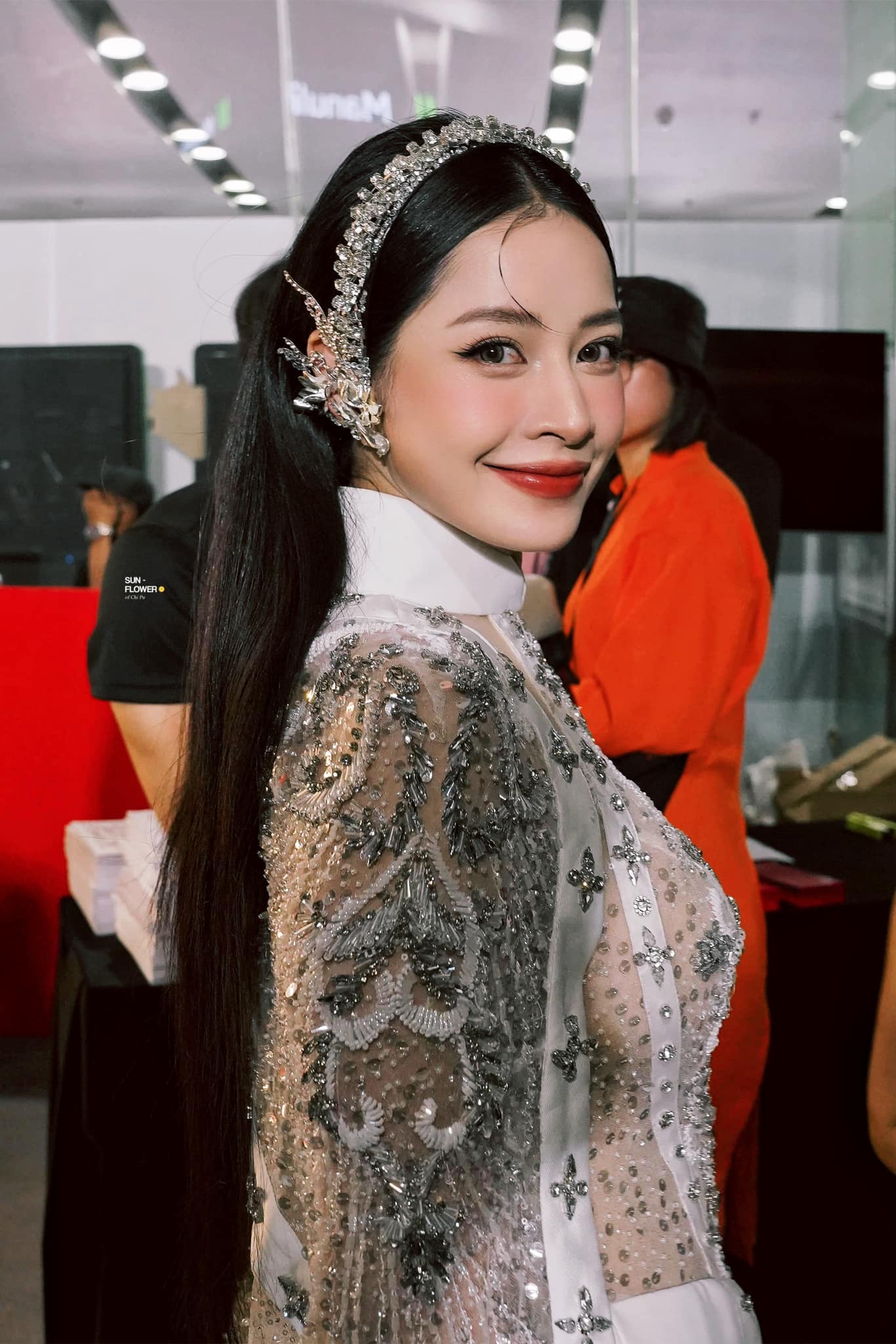 Nữ chủ tịch U35 cả nước biết mặt bị "tóm dính" trên đường: 20s của một tuyệt sắc giai nhân! - Ảnh 5. Nữ chủ tịch U35 cả nước biết mặt bị "tóm dính" trên đường: 20s của một tuyệt sắc giai nhân! - Ảnh 5.