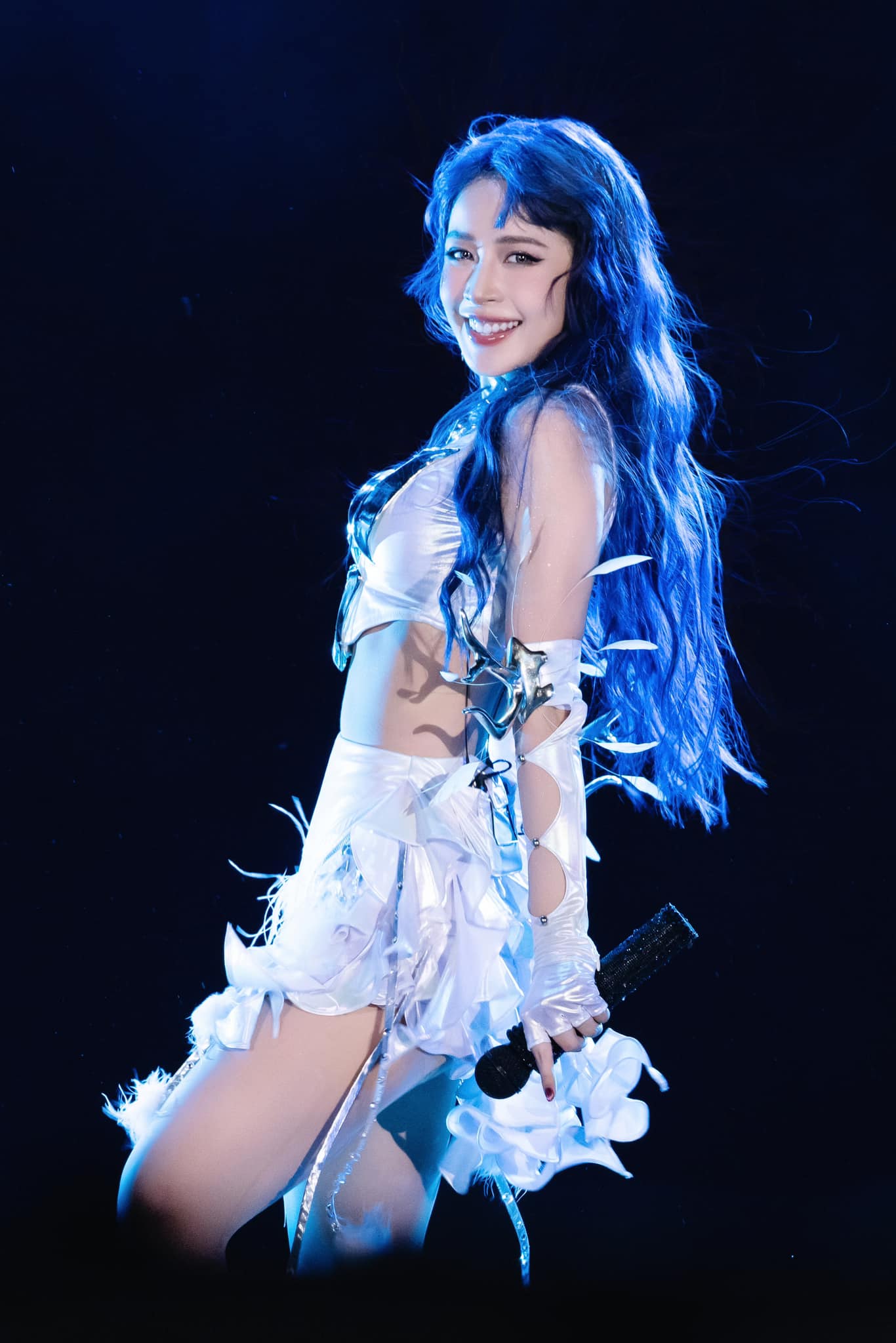 Nữ chủ tịch U35 cả nước biết mặt bị "tóm dính" trên đường: 20s của một tuyệt sắc giai nhân! - Ảnh 6. Nữ chủ tịch U35 cả nước biết mặt bị "tóm dính" trên đường: 20s của một tuyệt sắc giai nhân! - Ảnh 6.