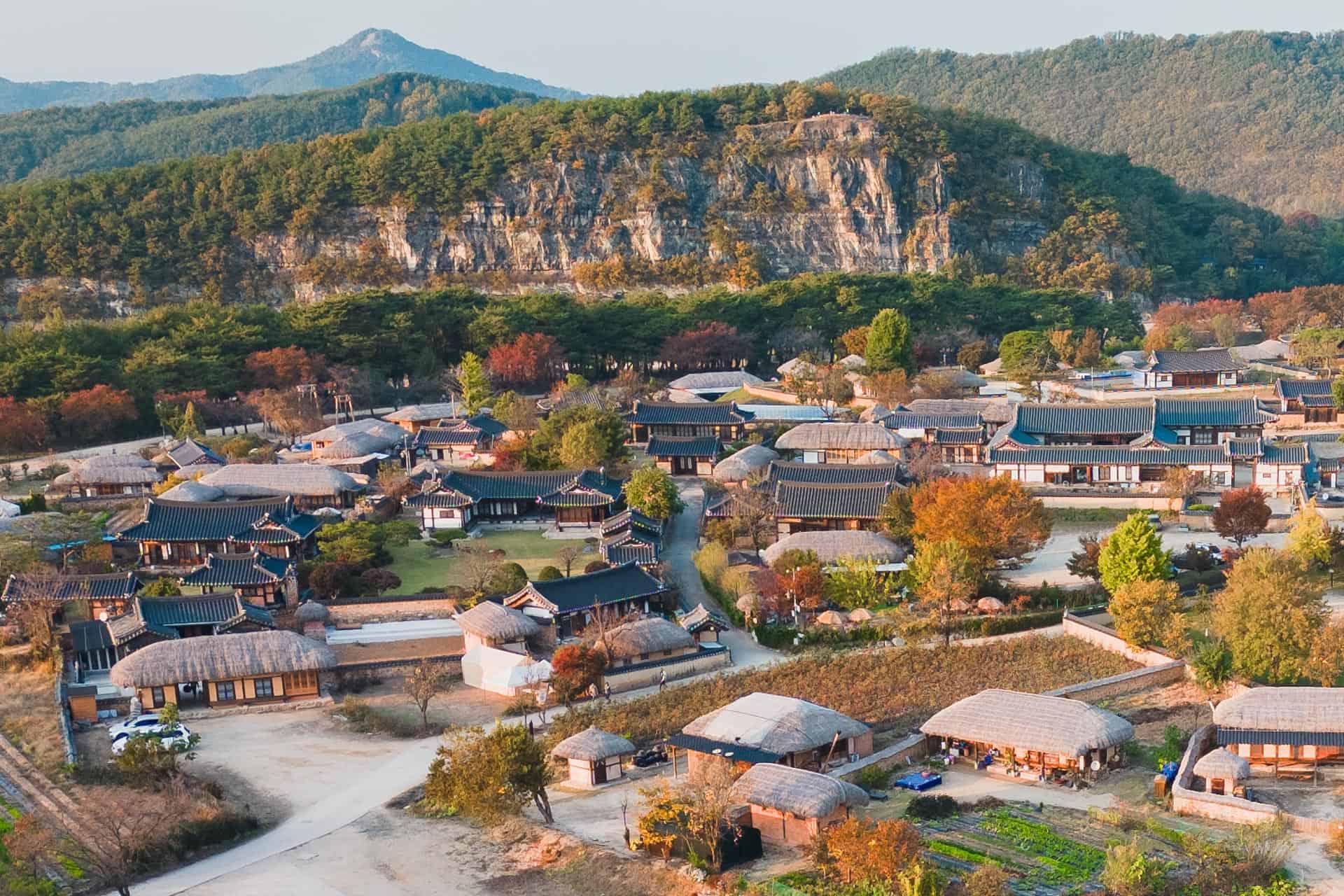 Di sản thế giới bị đe dọa thi&ecirc;u rụi dưới trận ch&aacute;y rừng kinh ho&agrave;ng tại H&agrave;n Quốc, t&igrave;nh h&igrave;nh ng&agrave;y c&agrave;ng kh&oacute; kiểm so&aacute;t- Ảnh 2.