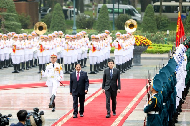 Thủ tướng Phạm Minh Ch&iacute;nh đ&oacute;n Thủ tướng Singapore Lawrence Wong tại Việt Nam - Ảnh 3.
