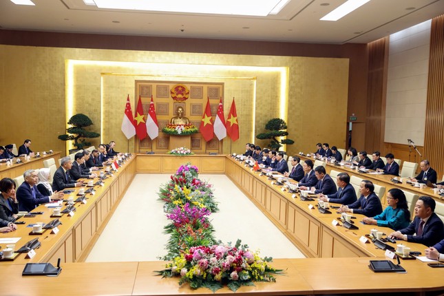 Thủ tướng Phạm Minh Ch&iacute;nh đ&oacute;n Thủ tướng Singapore Lawrence Wong tại Việt Nam - Ảnh 8.