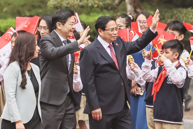 Thủ tướng Phạm Minh Ch&iacute;nh đ&oacute;n Thủ tướng Singapore Lawrence Wong tại Việt Nam - Ảnh 4.
