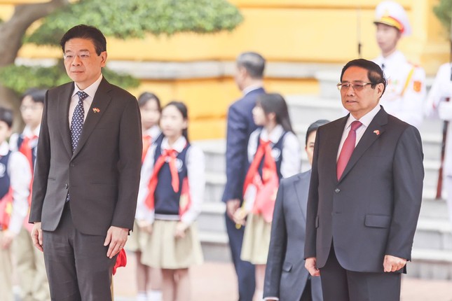 Thủ tướng Phạm Minh Ch&iacute;nh đ&oacute;n Thủ tướng Singapore Lawrence Wong tại Việt Nam - Ảnh 2.