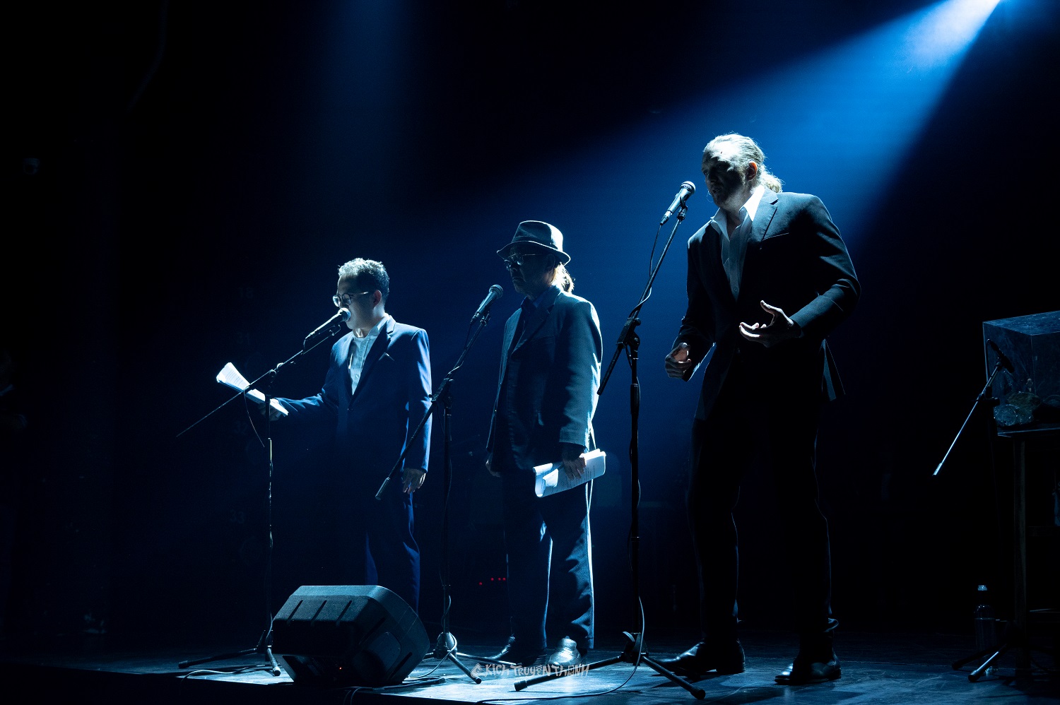 Đạo diễn “Đêm tối rực rỡ” hóa thân Chí Phèo, thoại giọng Bắc - Ảnh 1.