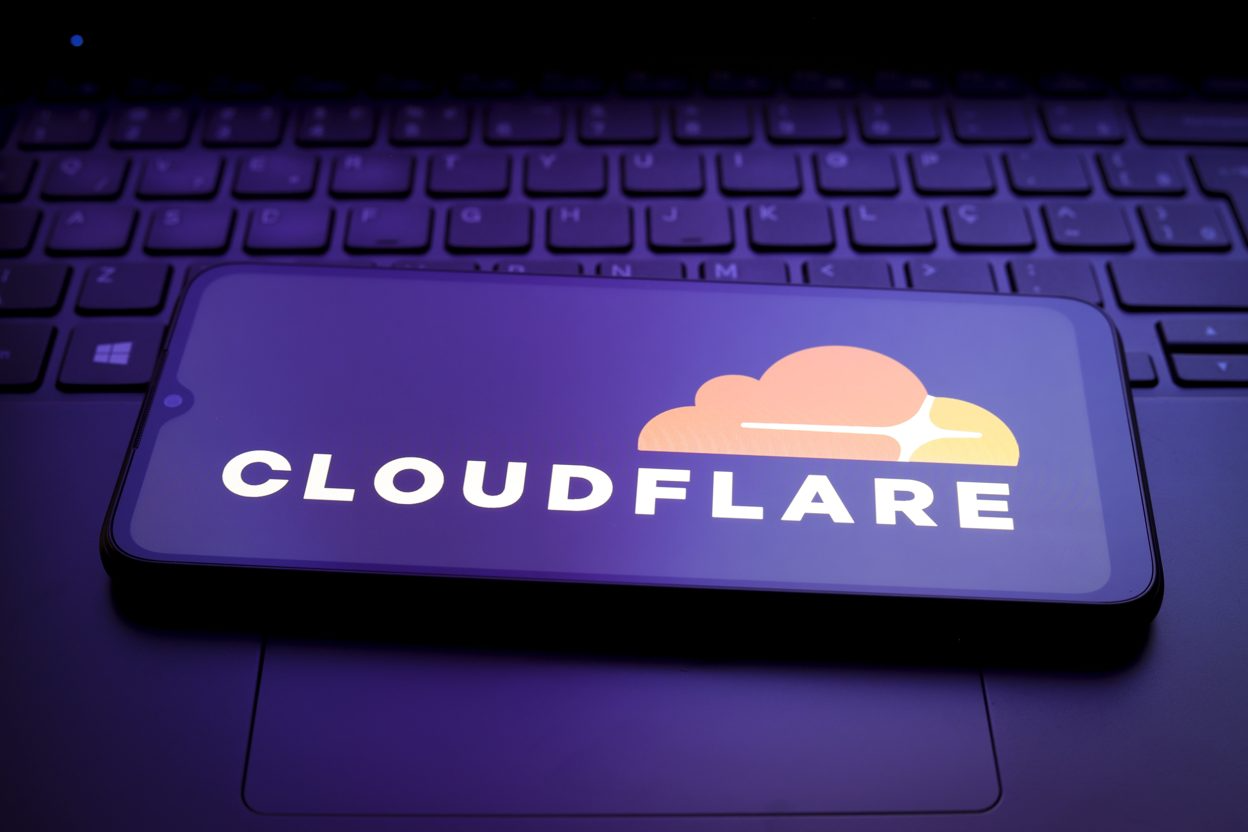 Cloudflare mê cung AI đánh bẫy bot: Chiến lược tinh vi chống lại trình cào dữ liệu - Ảnh 1. Cloudflare mê cung AI đánh bẫy bot: Chiến lược tinh vi chống lại trình cào dữ liệu - Ảnh 1.