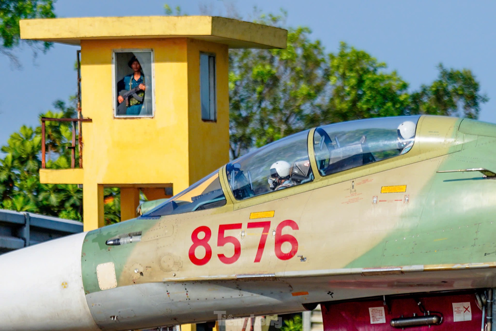 Hợp luyện đội hình trực thăng , Yak - 130 và su - 30 mk2 tại Đồng Nai - Ảnh 22. Hợp luyện đội hình trực thăng , Yak - 130 và su - 30 mk2 tại Đồng Nai - Ảnh 22.