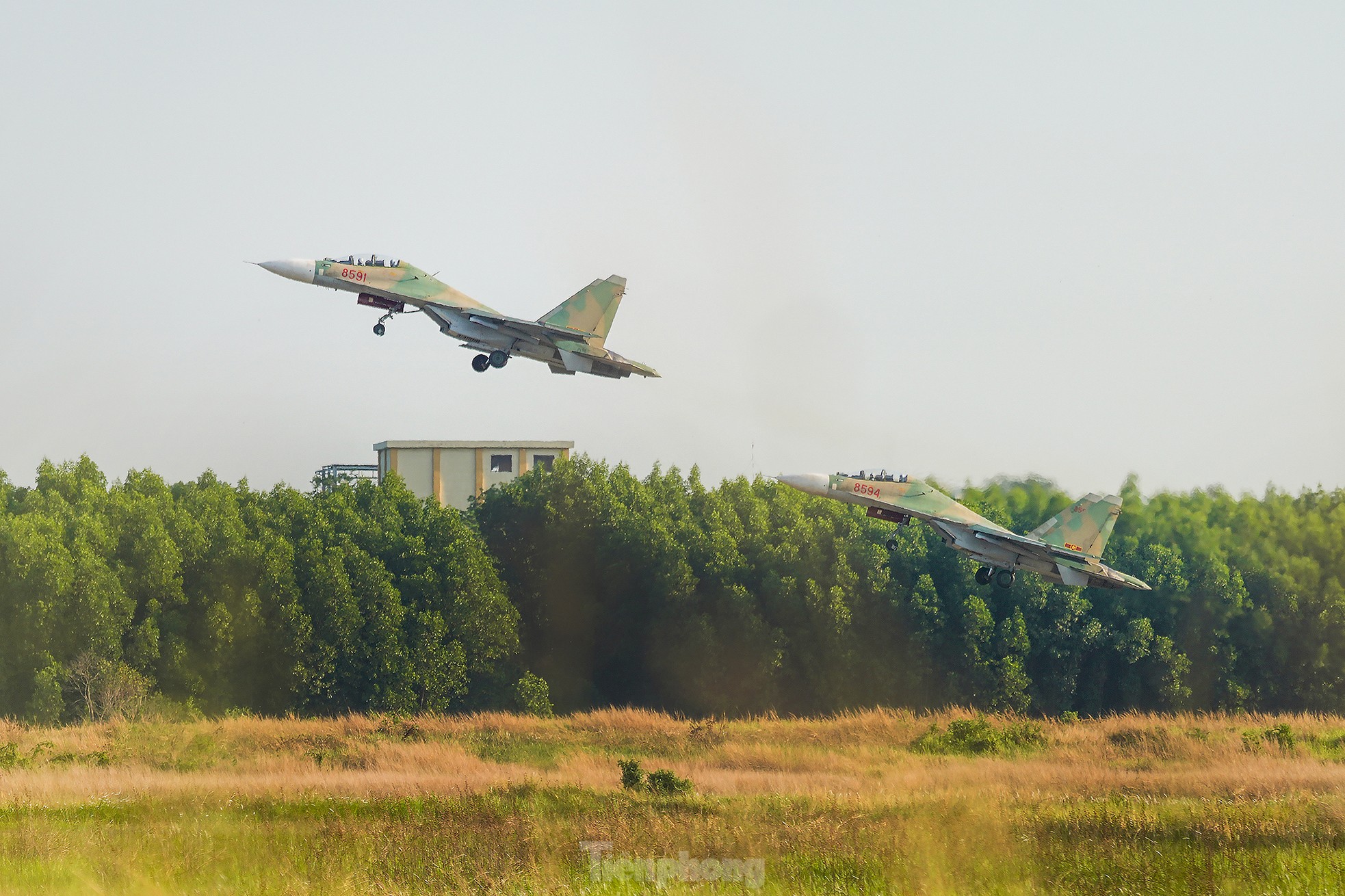 Hợp luyện đội hình trực thăng , Yak - 130 và su - 30 mk2 tại Đồng Nai - Ảnh 20. Hợp luyện đội hình trực thăng , Yak - 130 và su - 30 mk2 tại Đồng Nai - Ảnh 20.