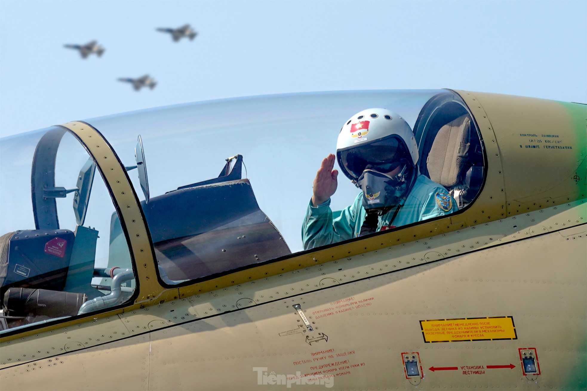 Hợp luyện đội hình trực thăng , Yak - 130 và su - 30 mk2 tại Đồng Nai - Ảnh 16. Hợp luyện đội hình trực thăng , Yak - 130 và su - 30 mk2 tại Đồng Nai - Ảnh 16.