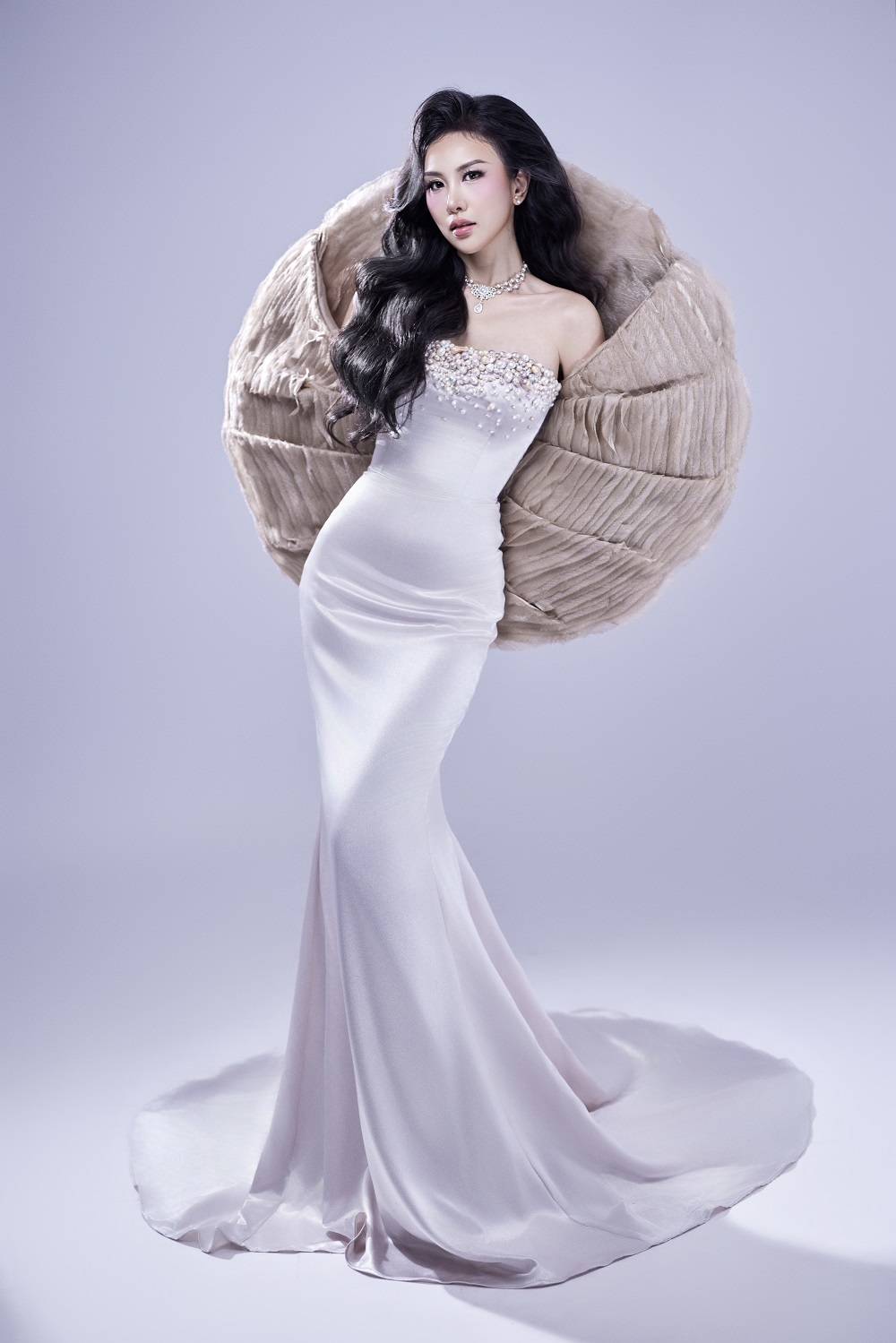 Con gái út của NSND nổi tiếng thi Hoa hậu Hoàn vũ Việt Nam, nhan sắc thế nào? - Ảnh 2.