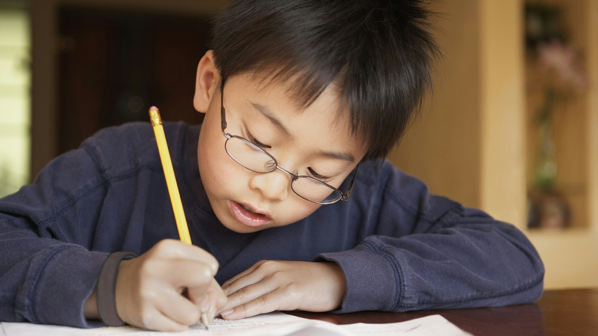 Câu đố về "quả táo" thách thức người lớn, nhưng học sinh lớp 1 làm phút mốt là ra- Ảnh 1.