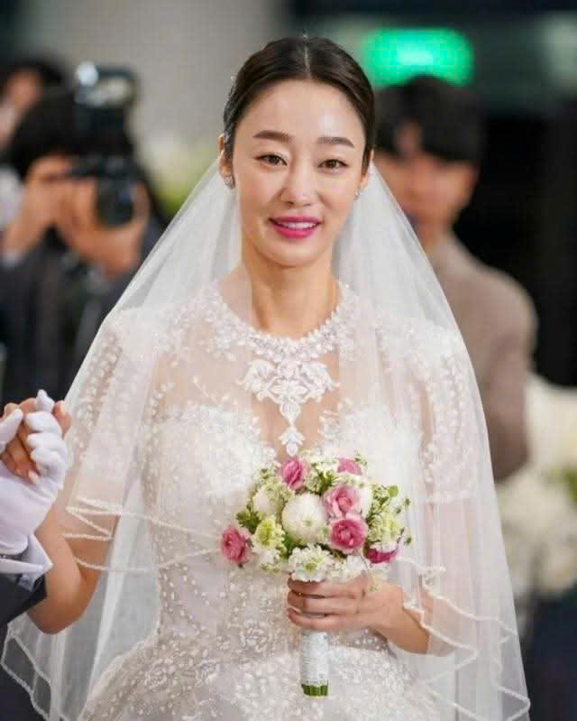 Cú twist kết thúc drama tình ái ầm ĩ nhất showbiz hiện nay: Bà cả lên truyền hình tuyên bố chấn động!- Ảnh 4. Cú twist kết thúc drama tình ái ầm ĩ nhất showbiz hiện nay: Bà cả lên truyền hình tuyên bố chấn động!- Ảnh 4.