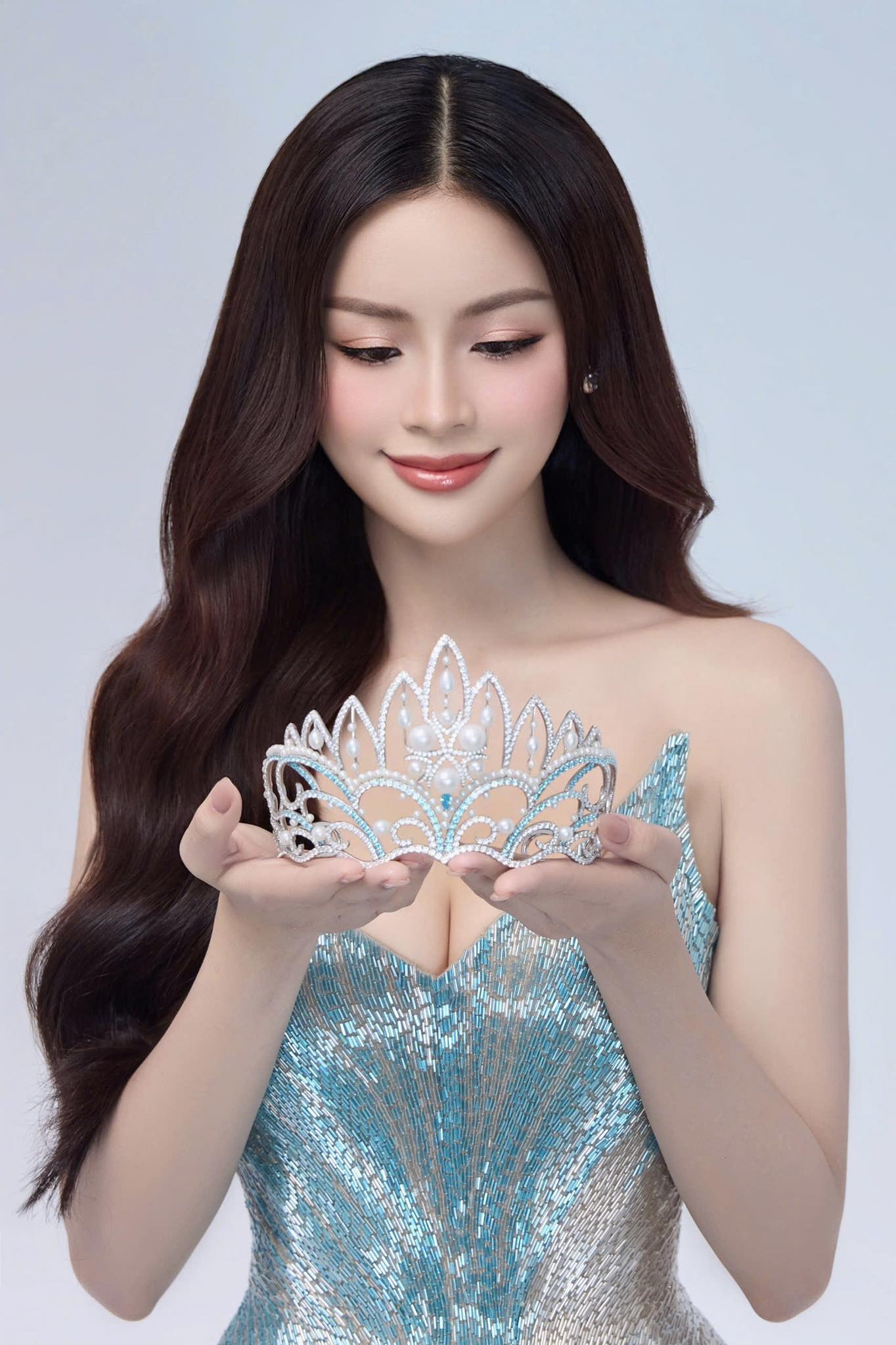 2 nàng hậu bị công ty Sen Vàng "xoá sổ" hoàn toàn - Ảnh 2. 2 nàng hậu bị công ty Sen Vàng "xoá sổ" hoàn toàn - Ảnh 2.