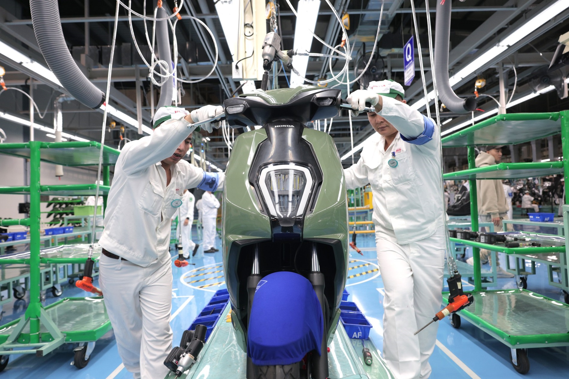 Cận cảnh tân binh xe điện Geely đến Việt Nam: Chạy 430km, đầy 80% pin chỉ 20 phút - Ảnh 12.