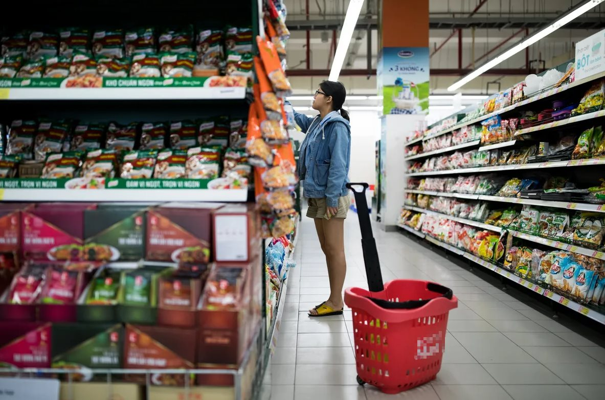 Bà Nguyễn Thị Phương Thảo bị từ chối xác nhận thu nhập khi mua nhà ở xã hội, Bộ Xây dựng trả lời - Ảnh 1.