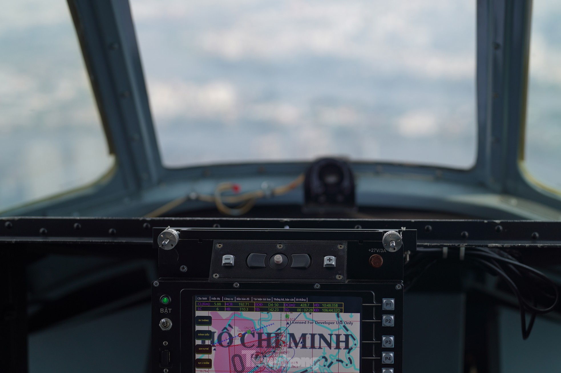 Bi&ecirc;n đội trực thăng bay v&agrave;o trung t&acirc;m TPHCM - Ảnh 19.