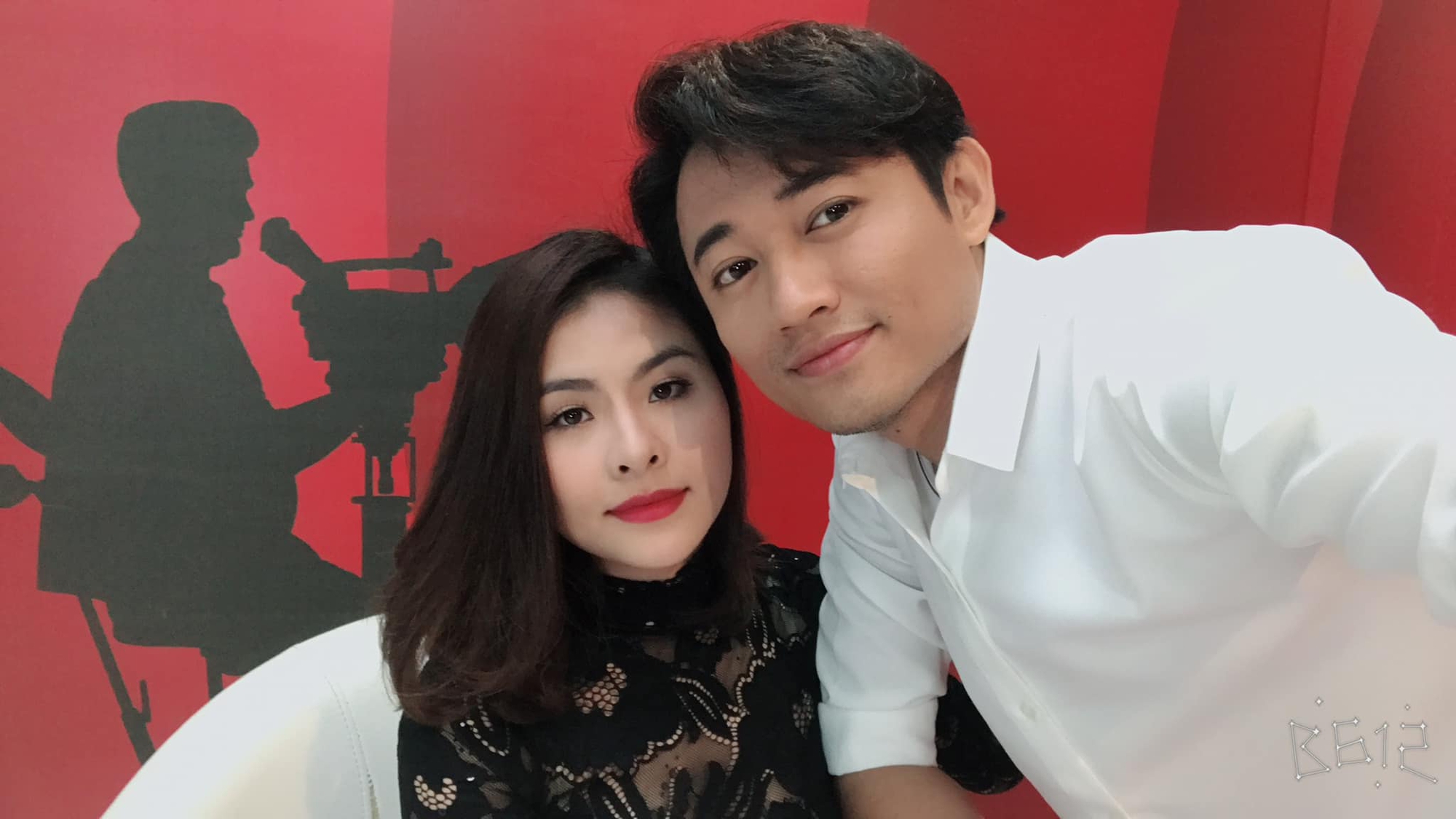 Thất thứ 3 của Qu&yacute; B&igrave;nh: 1 sao nữ đều đặn tới viếng, bật kh&oacute;c &ocirc;m chầm lấy vợ của nam diễn vi&ecirc;n- Ảnh 5.