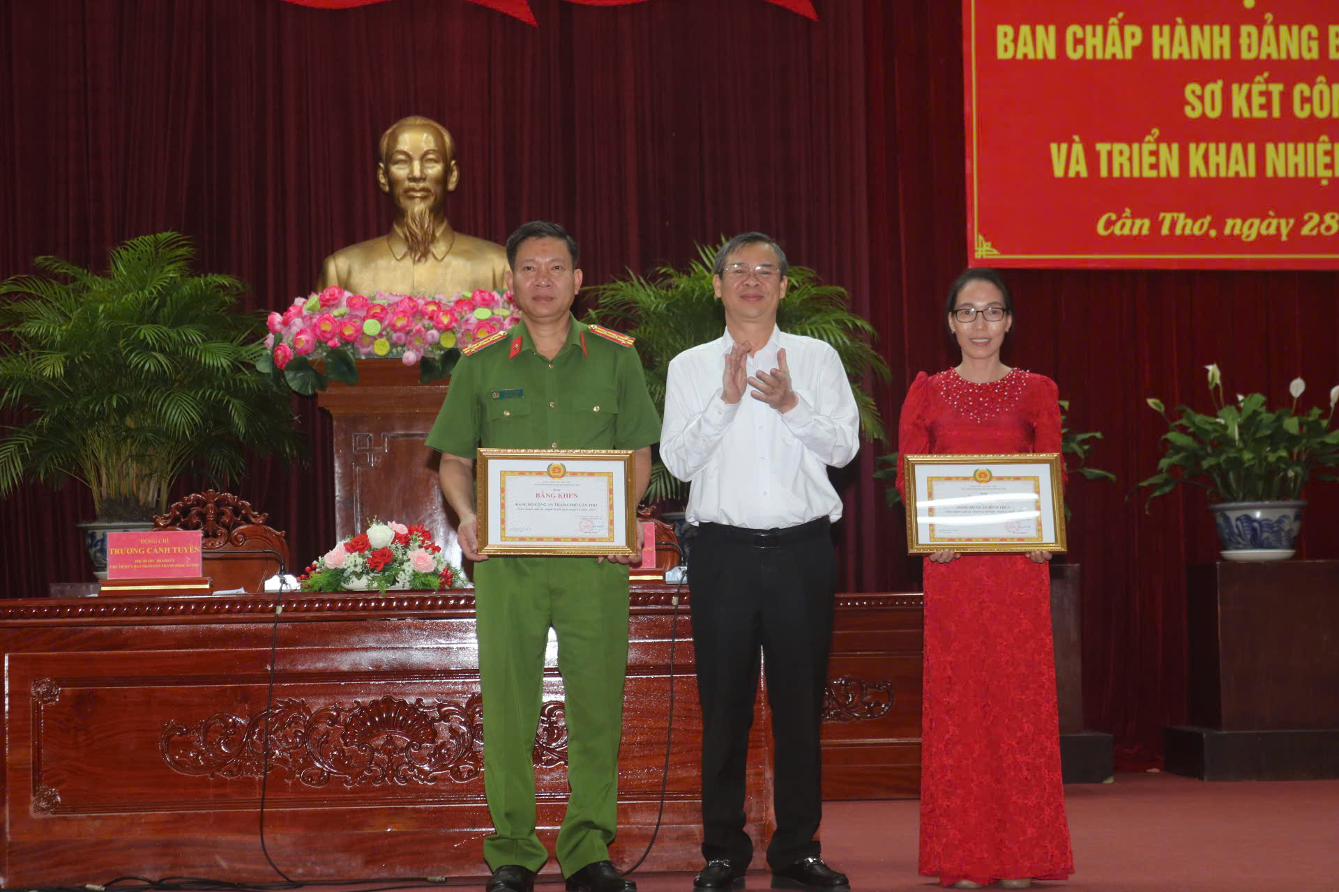 Bí thư thành ủy Cần Thơ chỉ đạo tinh gọn tổ chức bộ máy chính trị hiệu quả - Ảnh 3.