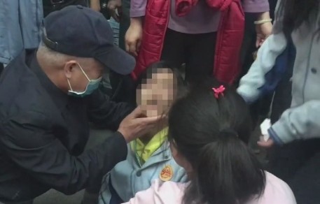 Con thiếu 0,5 điểm là đạt ngưỡng tuyệt đối, về nhà bố mắng chửi thậm tệ, vài ngày sau con lên cơn co giật mỗi khi nghe 2 từ này- Ảnh 1.