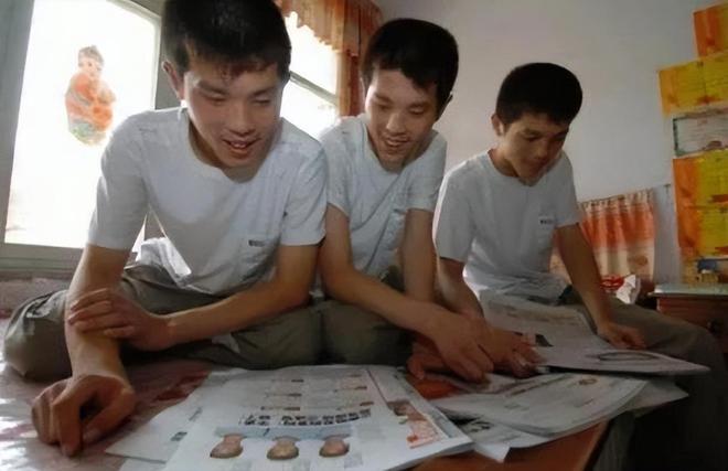 Chuyện thật như đùa: 3 anh em sinh ba cùng đỗ vào 1 trường ĐH, cưới vợ cùng 1 ngày và chuyện khó đỡ vào ngày tân hôn- Ảnh 3.