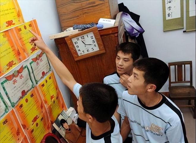 Chuyện thật như đùa: 3 anh em sinh ba cùng đỗ vào 1 trường ĐH, cưới vợ cùng 1 ngày và chuyện khó đỡ vào ngày tân hôn- Ảnh 4.