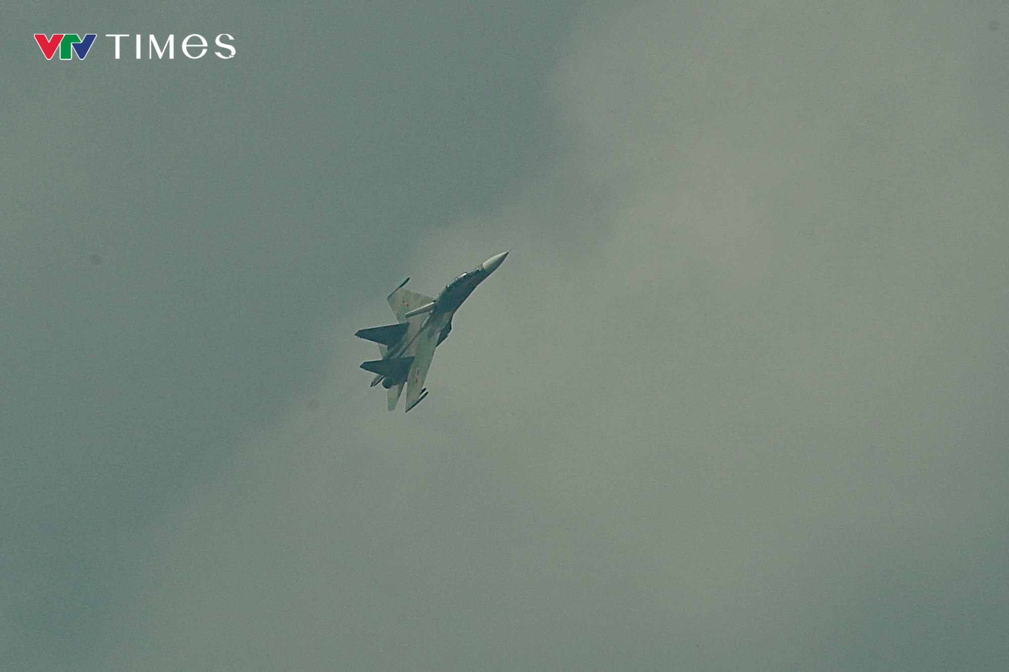 Biên đội trực thăng Yak - 130 và su - 30 mk2 trình diễn trên bầu trời TP Hồ Chí Minh - Ảnh 22.