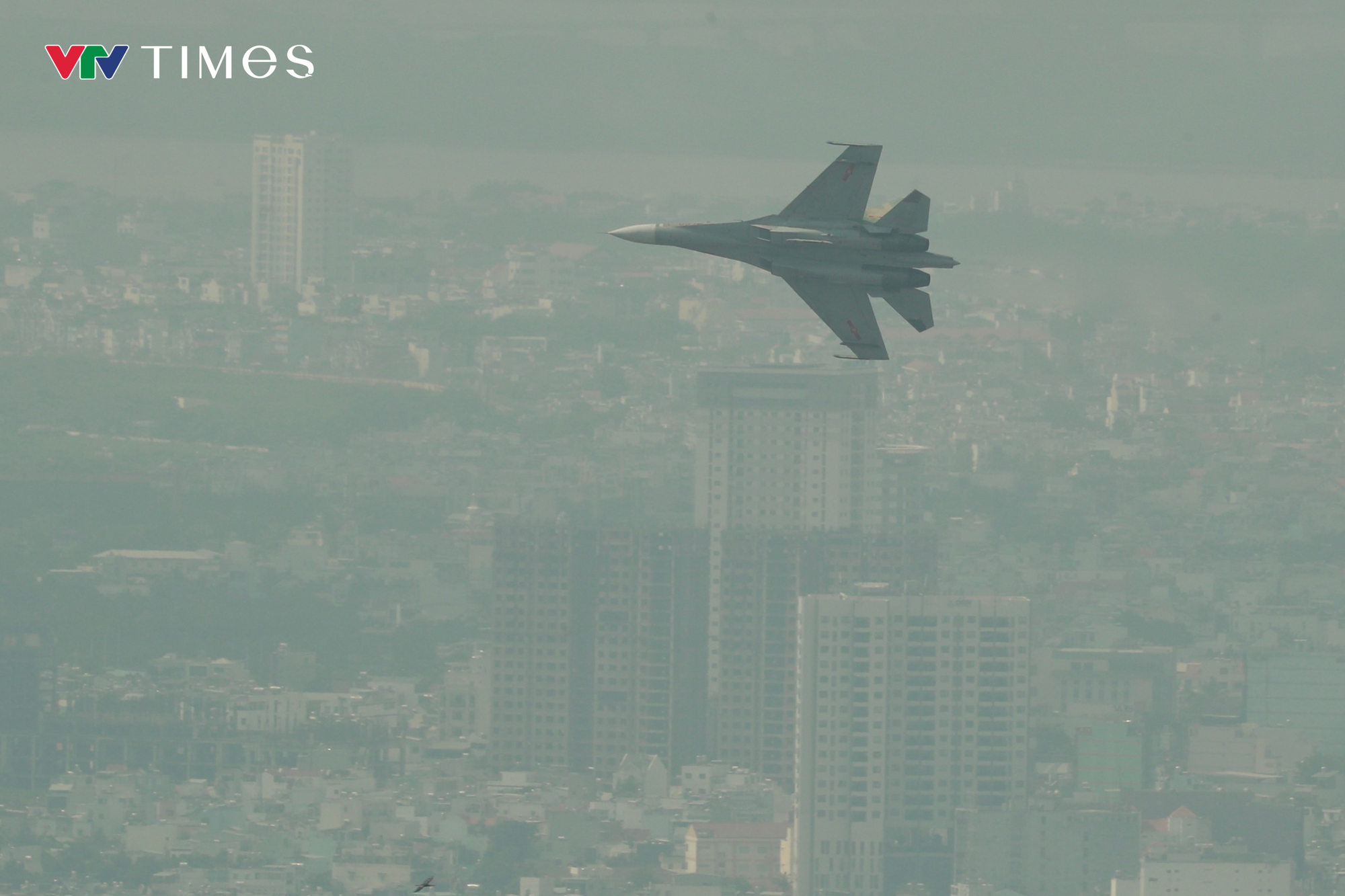 Biên đội trực thăng Yak - 130 và su - 30 mk2 trình diễn trên bầu trời TP Hồ Chí Minh - Ảnh 21.