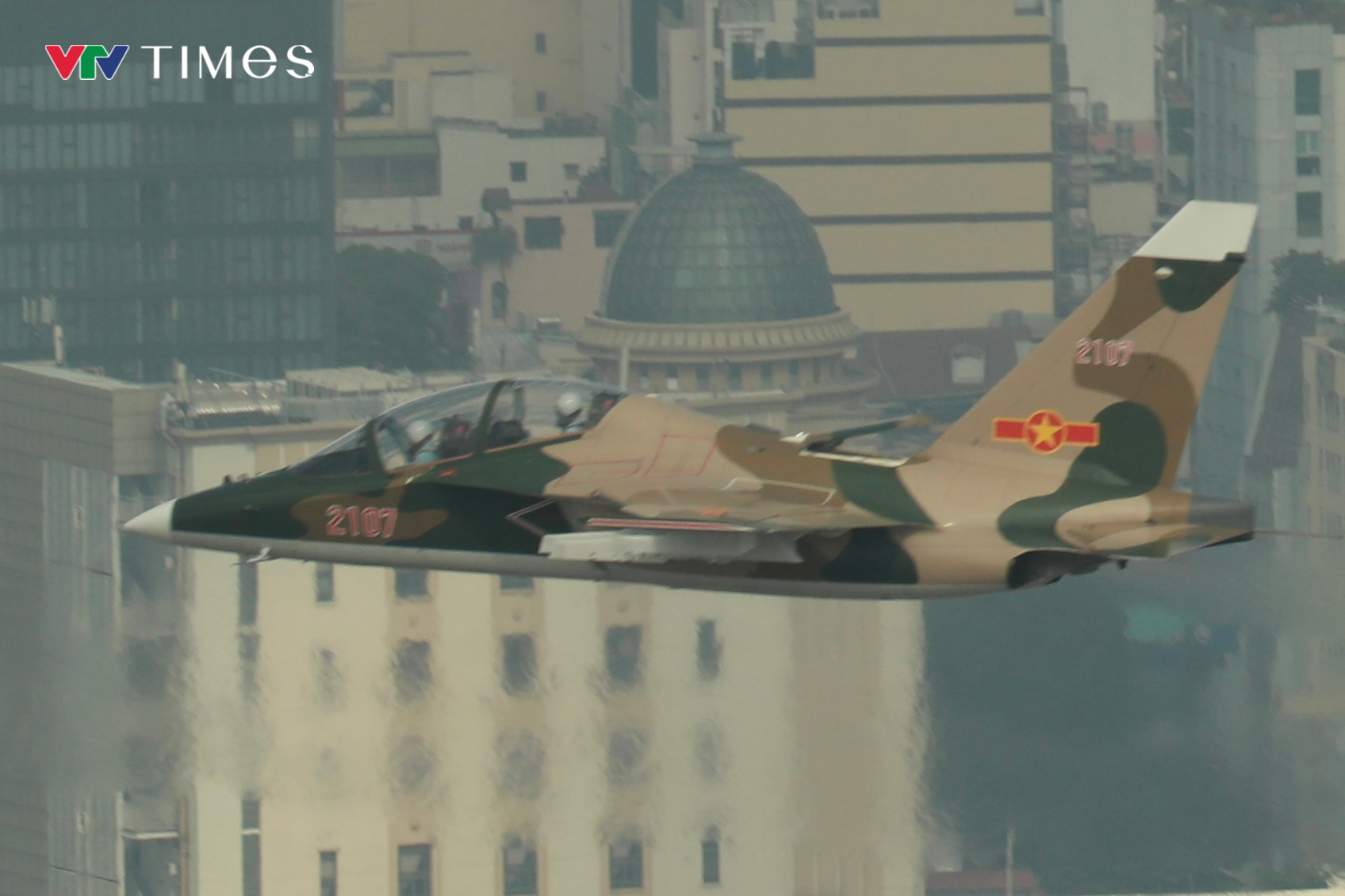 Biên đội trực thăng Yak - 130 và su - 30 mk2 trình diễn trên bầu trời TP Hồ Chí Minh - Ảnh 14.