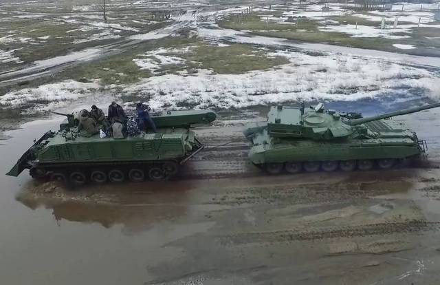 Quái vật T - 72 Ukraine với hệ thống Arena - M và pháo 120 mm - Ảnh 2.