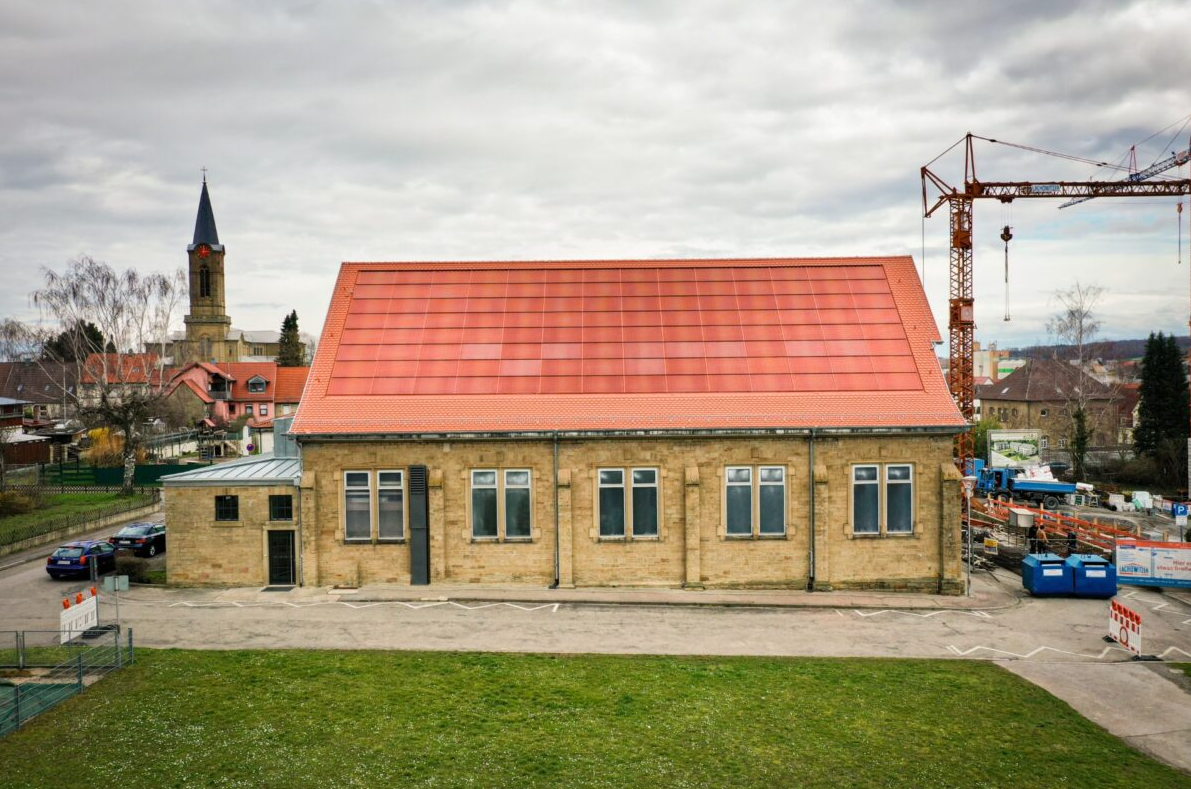 Mu&ocirc;n m&agrave;u mu&ocirc;n vẻ tấm pin năng lượng mặt trời- Ảnh 1.