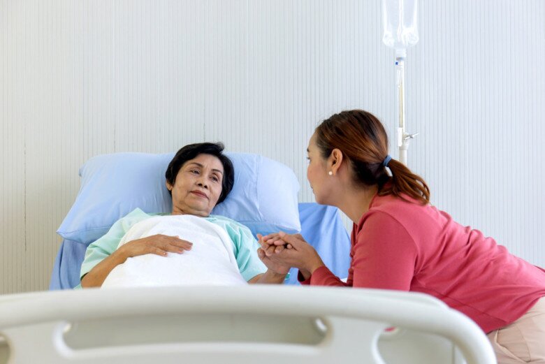 Biết mẹ chồng bệnh nặng, chị dâu đòi lập di chúc chia tài sản, tôi phản đối thì chị đanh thép nói một câu choáng váng- Ảnh 1. Biết mẹ chồng bệnh nặng, chị dâu đòi lập di chúc chia tài sản, tôi phản đối thì chị đanh thép nói một câu choáng váng- Ảnh 1.