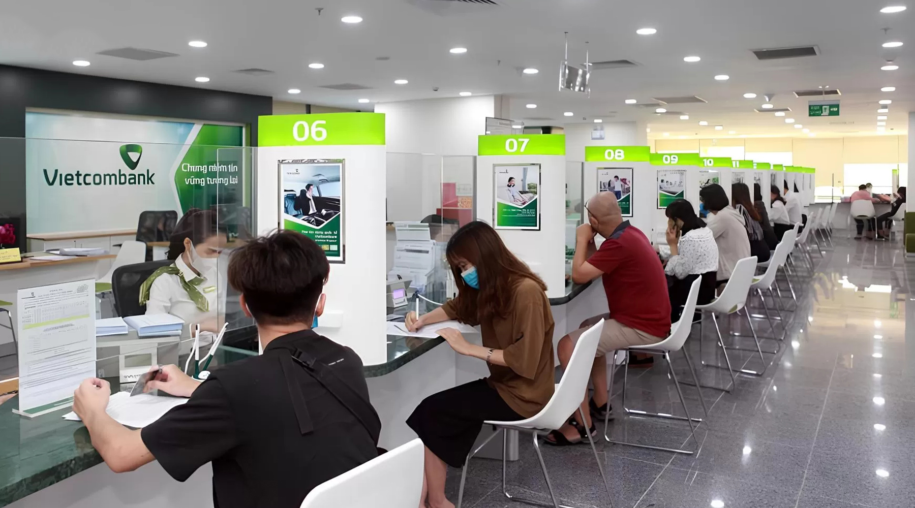 Vietcombank, Techcombank… sẽ tạm ngừng giao dịch rút, chuyển tiền với các trường hợp sau - Ảnh 1.