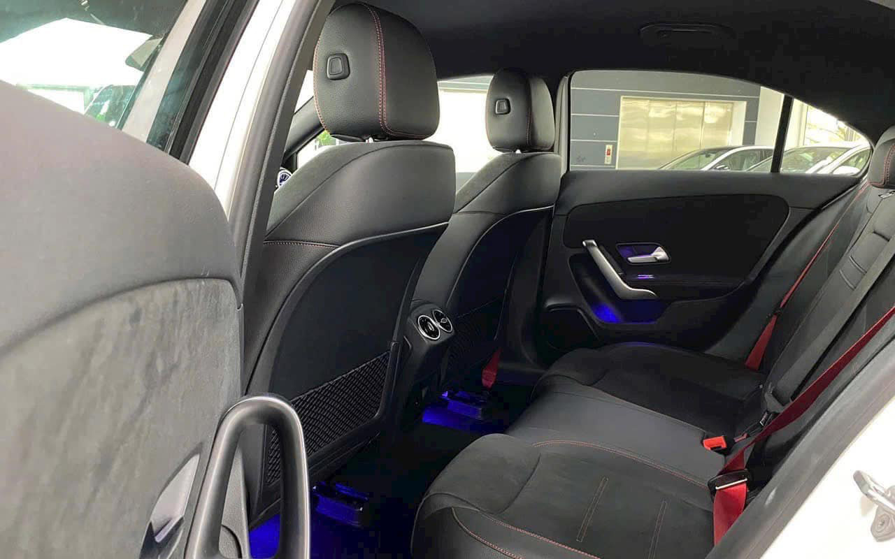 Mercedes-AMG A 35 giảm giá hơn 770 triệu tại đại lý: Giá thực tế còn 1,485 tỷ đồng, rẻ bằng một nửa Civic Type R - Ảnh 9.