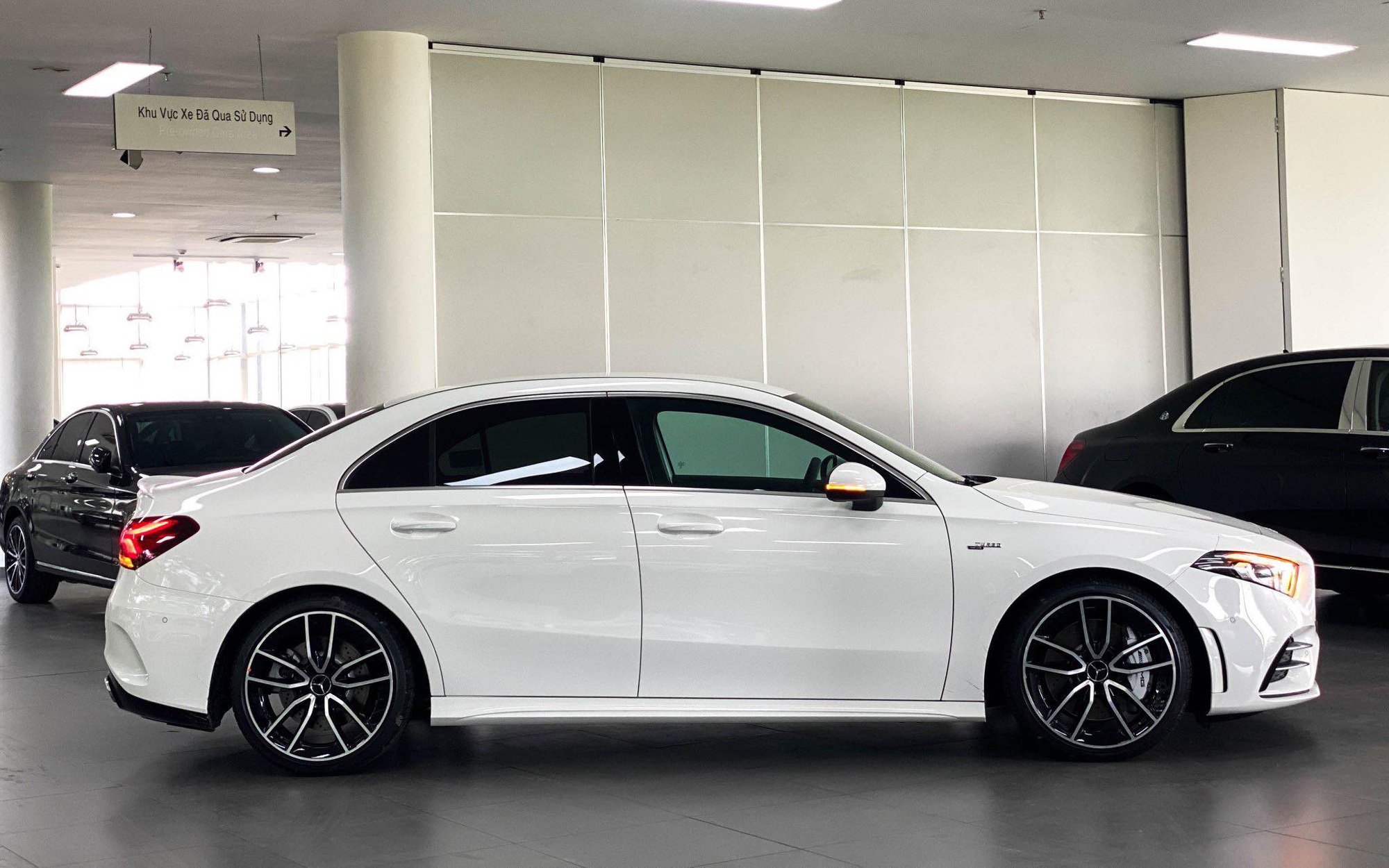 Mercedes-AMG A 35 giảm giá hơn 770 triệu tại đại lý: Giá thực tế còn 1,485 tỷ đồng, rẻ bằng một nửa Civic Type R - Ảnh 6.