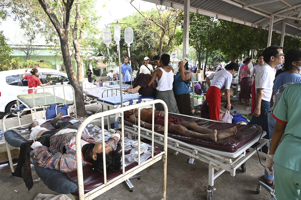 Động đất tại Myanmar: Khắp nơi đổ n&aacute;t, bệnh viện qu&aacute; tải, ch&iacute;nh quyền cầu cứu viện trợ quốc tế - Ảnh 3.