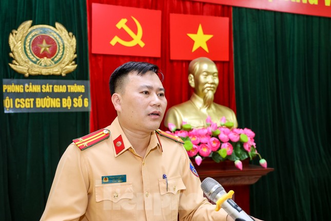 CSGT Hà Nội đánh chặn nhiều tuyến đường xử lý hàng chục 'quái xế' - Ảnh 9.